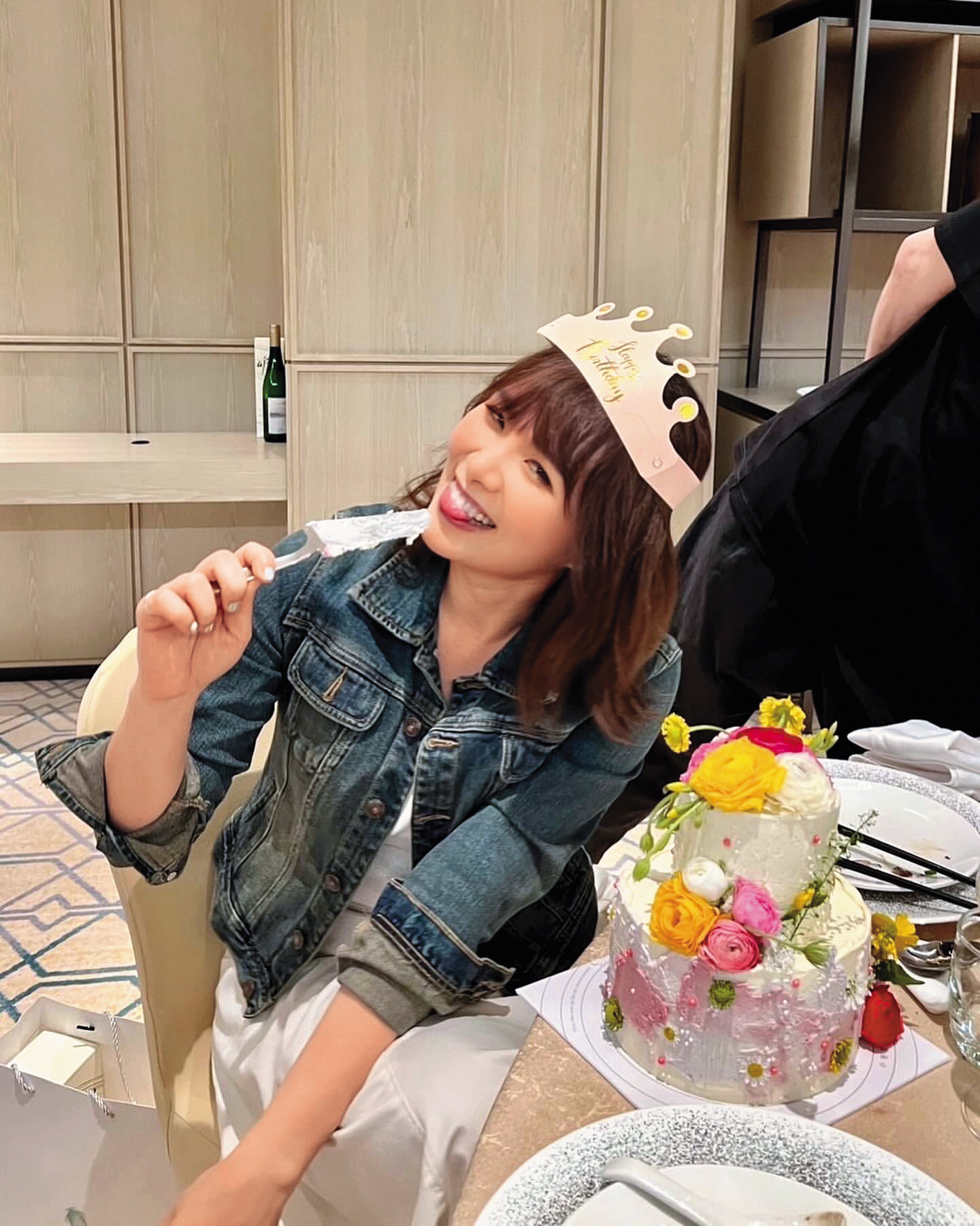 馨儀在巡演期間和團隊開心過生日，當時恐已鬧婚變。（翻攝自馨儀IG）