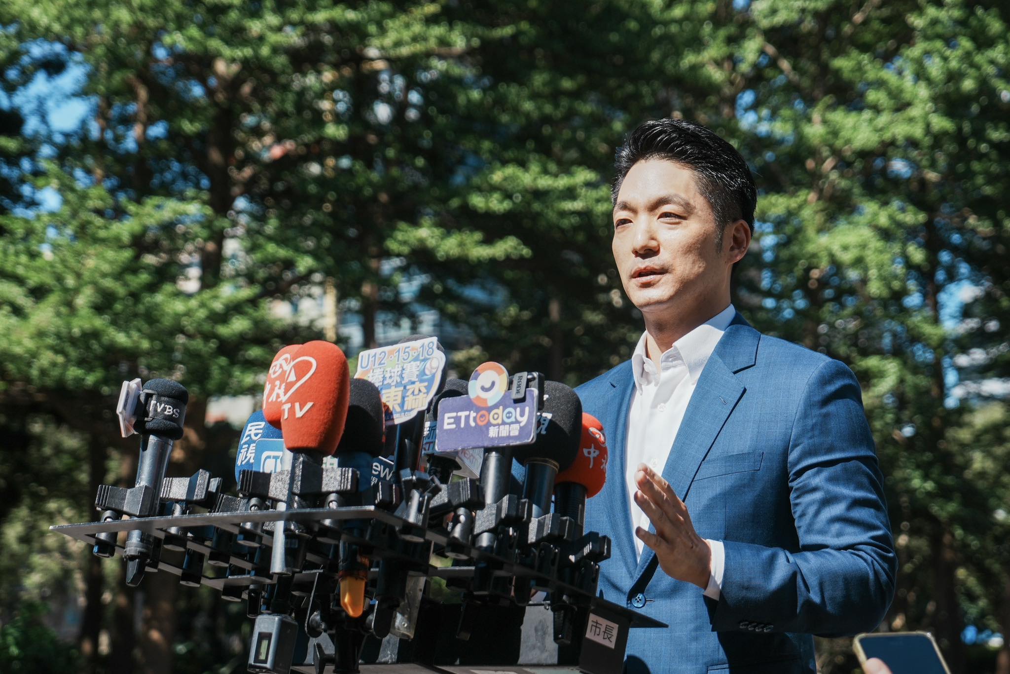 蔣萬安今日受訪時直言，若是那樣就不是合意解約，接著稱目前T17、T18這3年閒置，荒煙蔓草，沒有開發行為，市府不容許。（翻攝自臉書@蔣萬安）