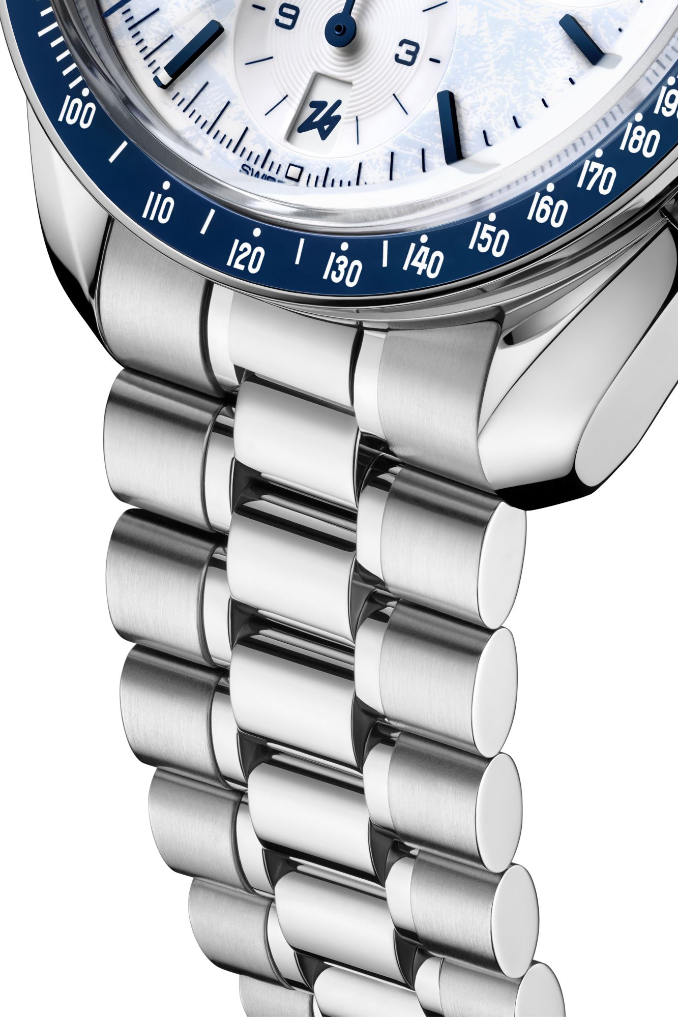 全新「尼克森式（Nixon-Style Bracelet）」不鏽鋼錶鏈。鏈節短而圓潤，佩戴服貼。