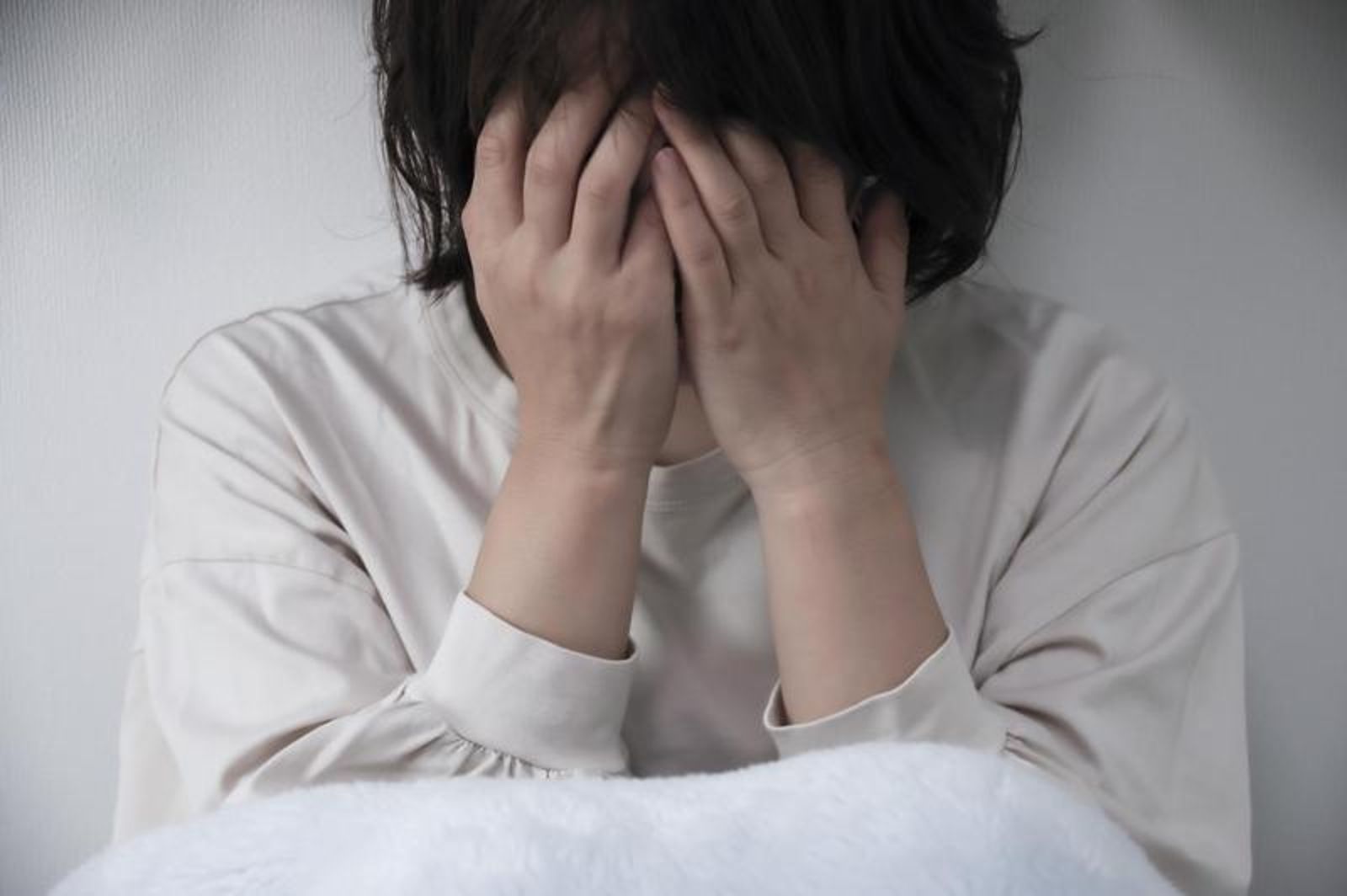 約男同學租屋處深夜聊天!妹子慘被抓雙腳硬上 獲賠66萬選擇原諒
