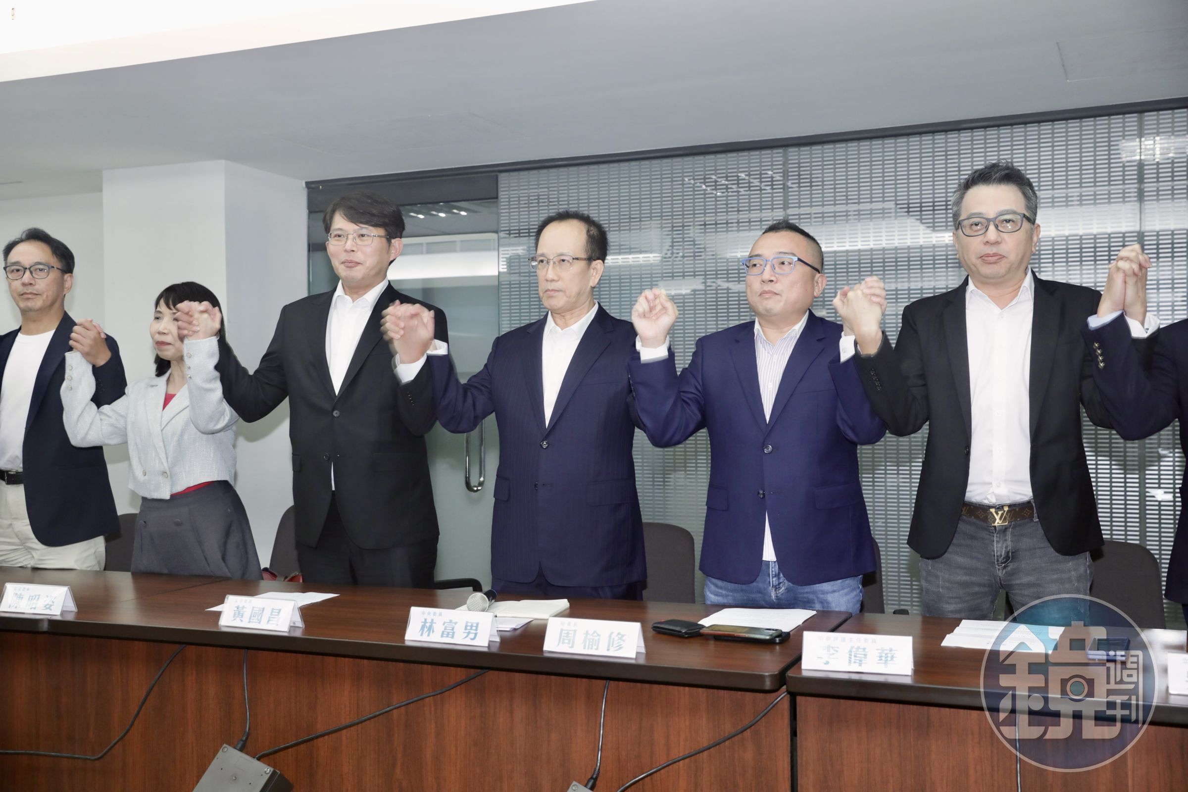 民眾黨中央委員會一致通過柯文哲請假再延3個月,暫緩推選代理黨主席。
