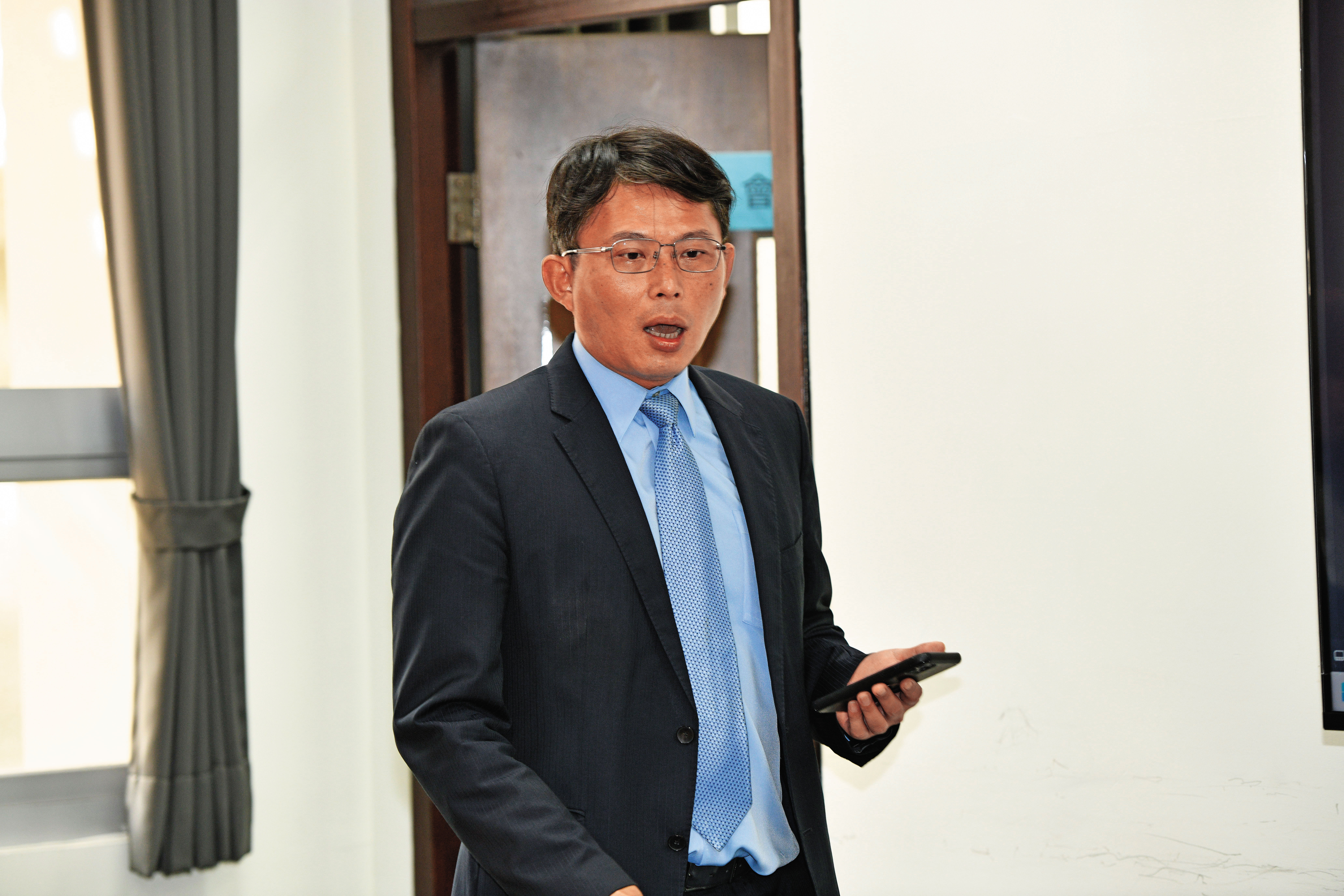 黃國昌面對召委選舉的言行是遵從政治鬥爭的邏輯，而非第三勢力的進步思維。