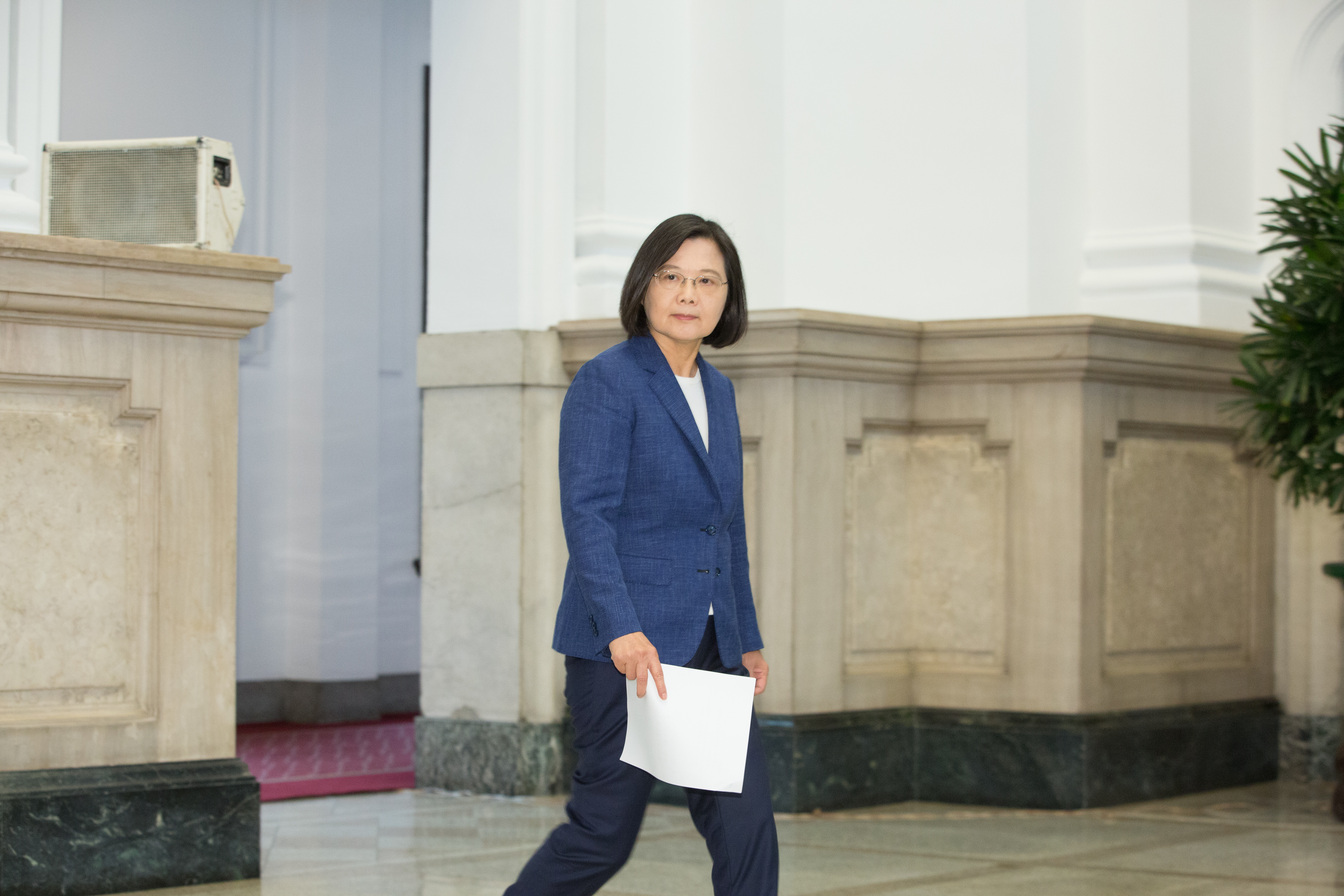 被問到卸任總統後要做什麼，現任總統蔡英文笑說，「唱歌跳舞可以列為選項喔」。（本刊資料照）