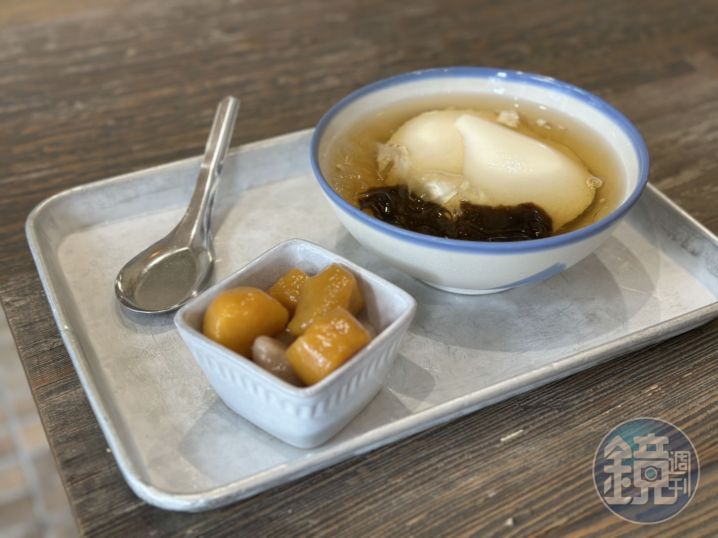 「招牌榕豆花」糖水香甜不膩，豆花滑口細嫩，芋圓、地瓜圓真材實料。（90元／碗）