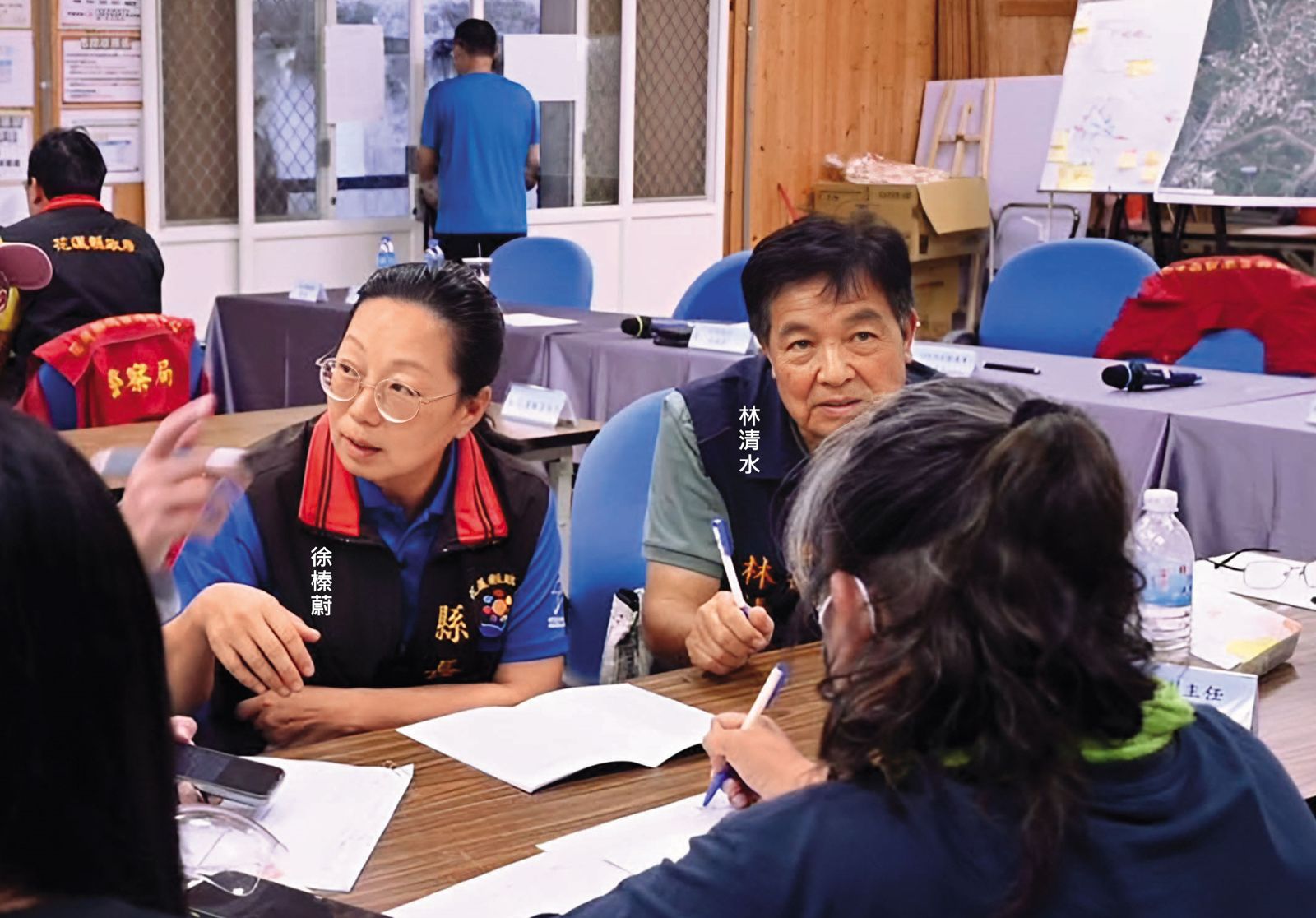 縣長徐榛蔚與光復長林清水肩負第一線撤離居民工作，如今面臨《災防法》究責。（翻攝徐榛蔚臉書）