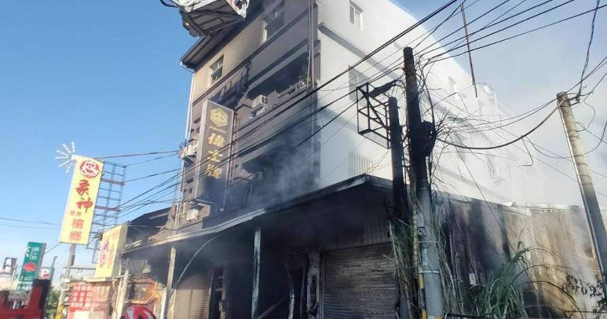 建設處表示,這棟透天建築並沒有依建築法提出申請就擅自隔間隔出租。(翻攝畫面)