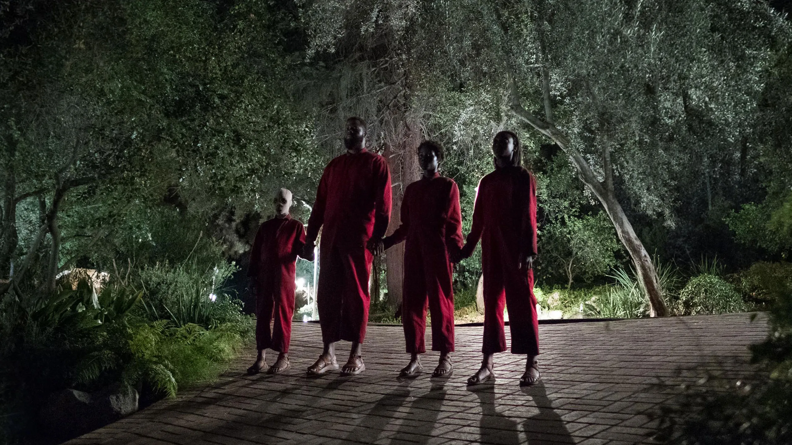 《我們》片中身穿紅色連身服的分身，目的是殺害並強行取代本尊。（Images courtesy of Park Circus_Universal）