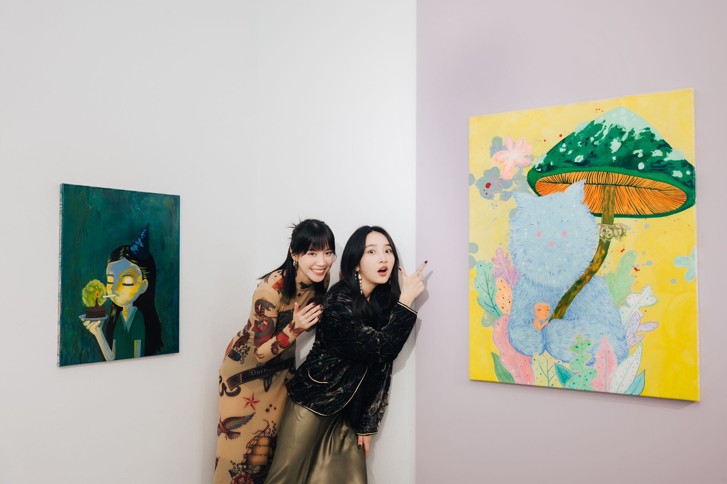 李沐(右)演藝圈好友多,還曾出席程予希畫展。(資料照)