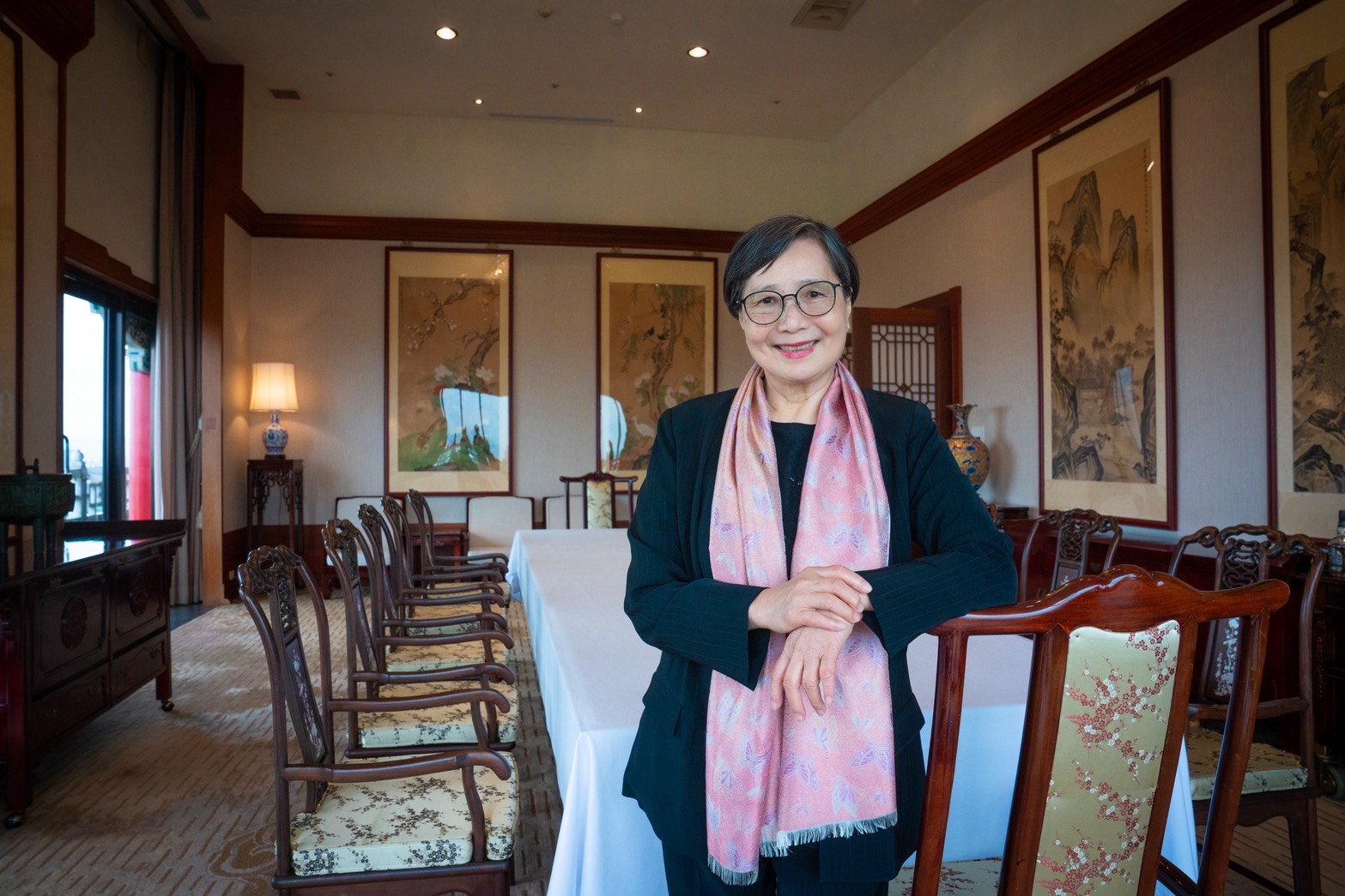 12樓圓山行館（總統套房）的餐廳兼具會議廳功能。飯店細節中藏著葉菊蘭「無微不至的待客之道」。