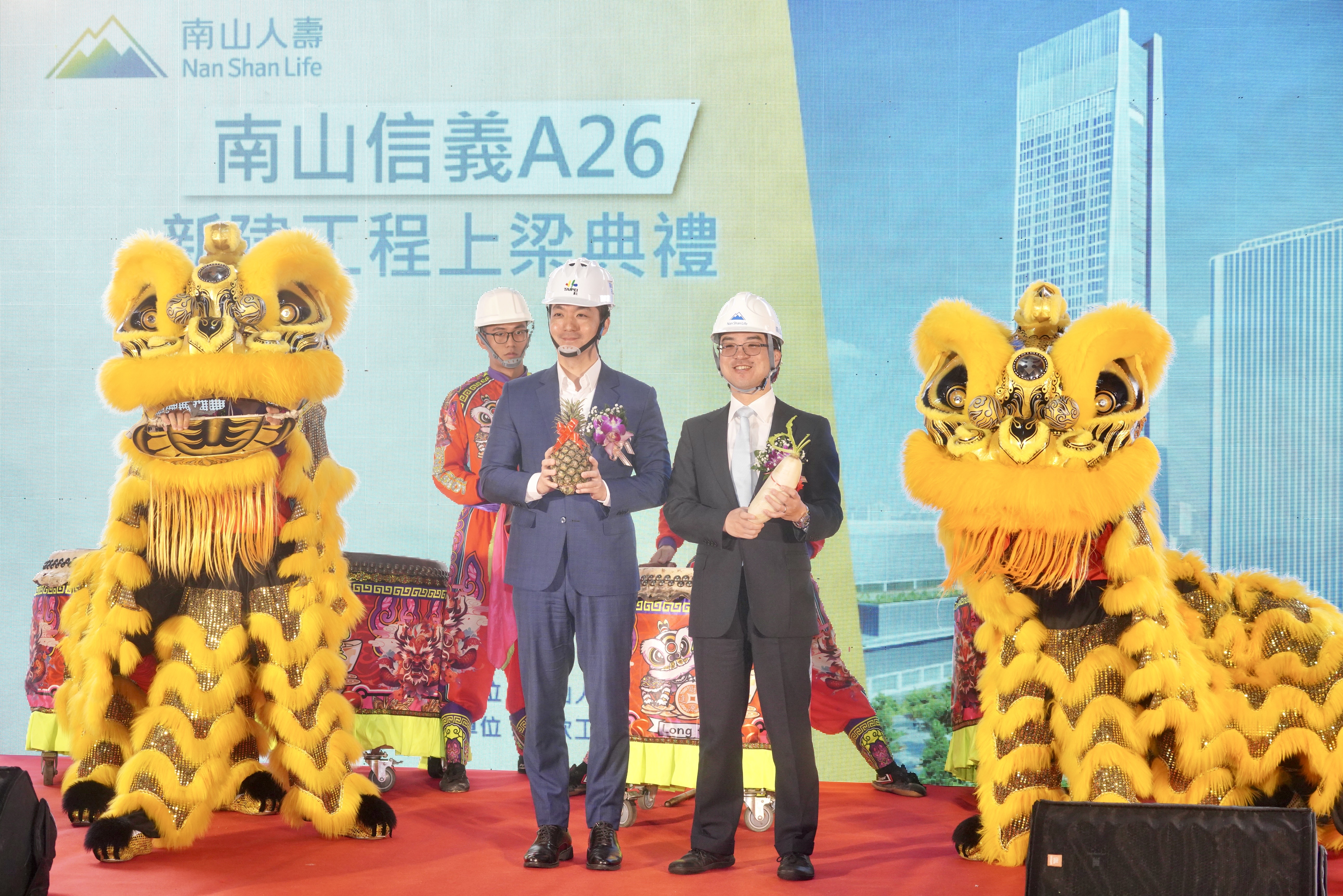 南山人壽5日舉行「南山信義A26」新建工程上梁祈福典禮，台北市長蔣萬安、南山人壽董事長尹崇堯等共同出席。