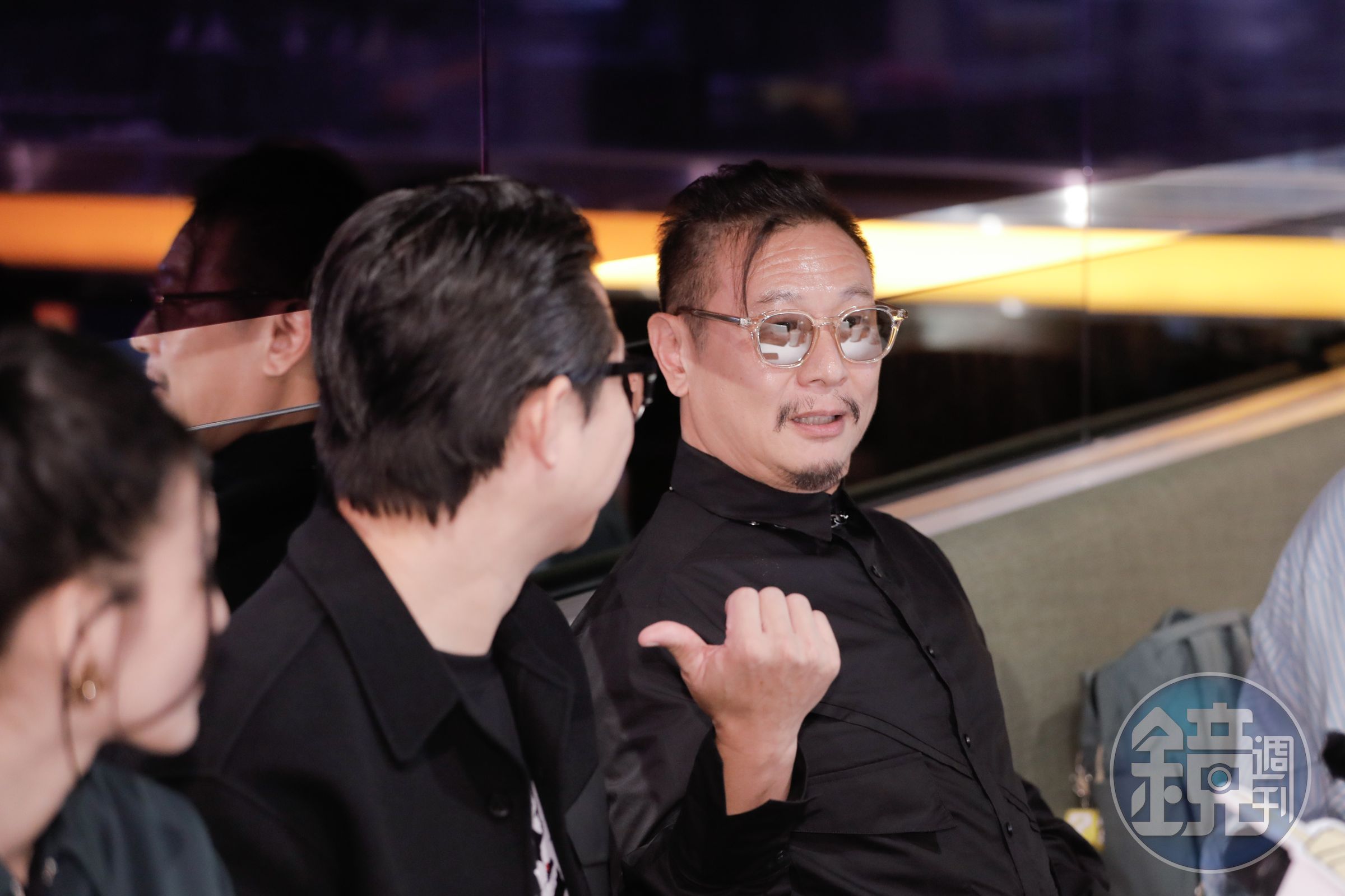 究竟片中張世怒吼「媒體都亂寫」這句台詞,是即興演出,還是事先就寫好的,他手指向柯汶利。