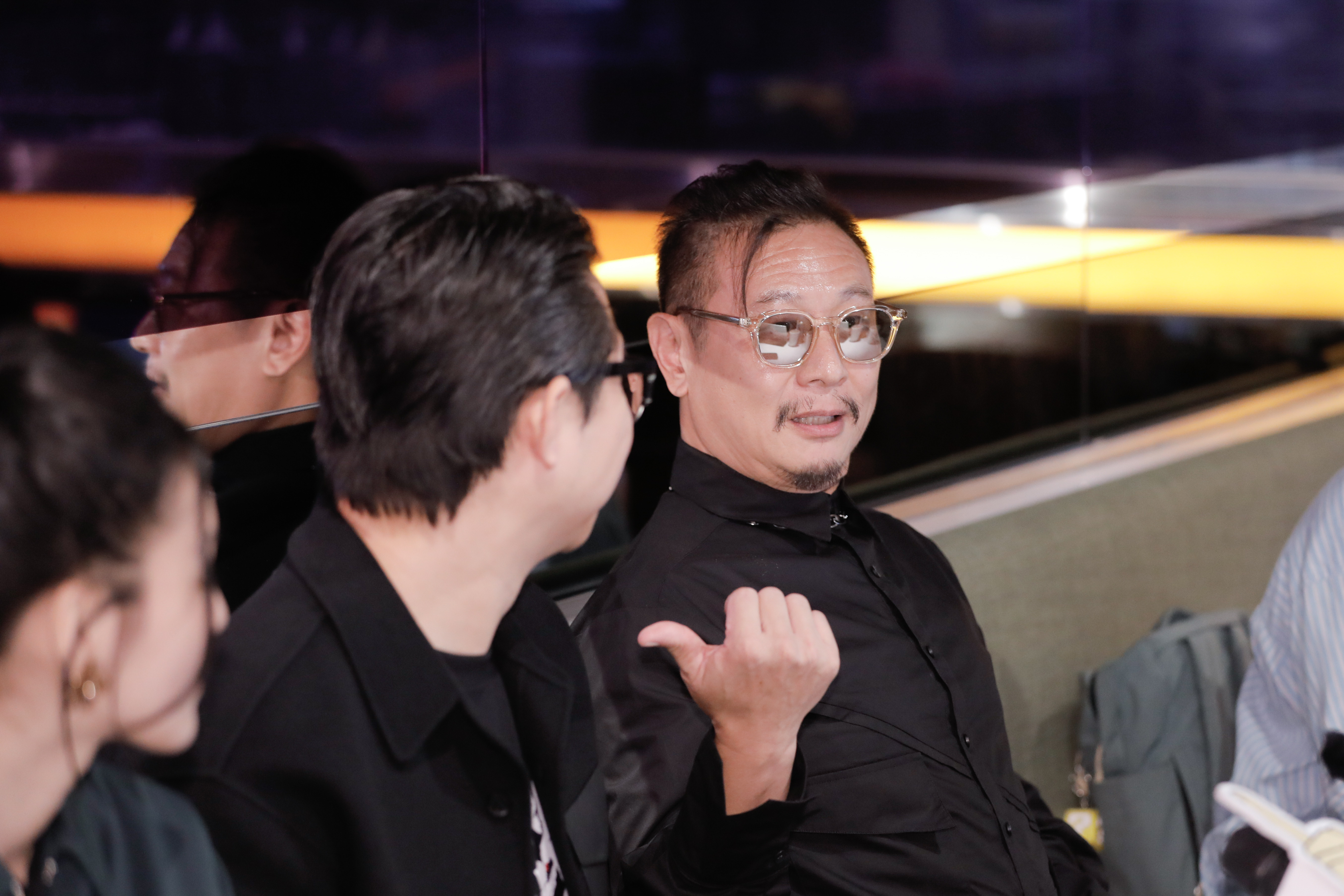 究竟片中張世怒吼「媒體都亂寫」這句台詞，是即興演出，還是事先就寫好的，他手指向柯汶利。
