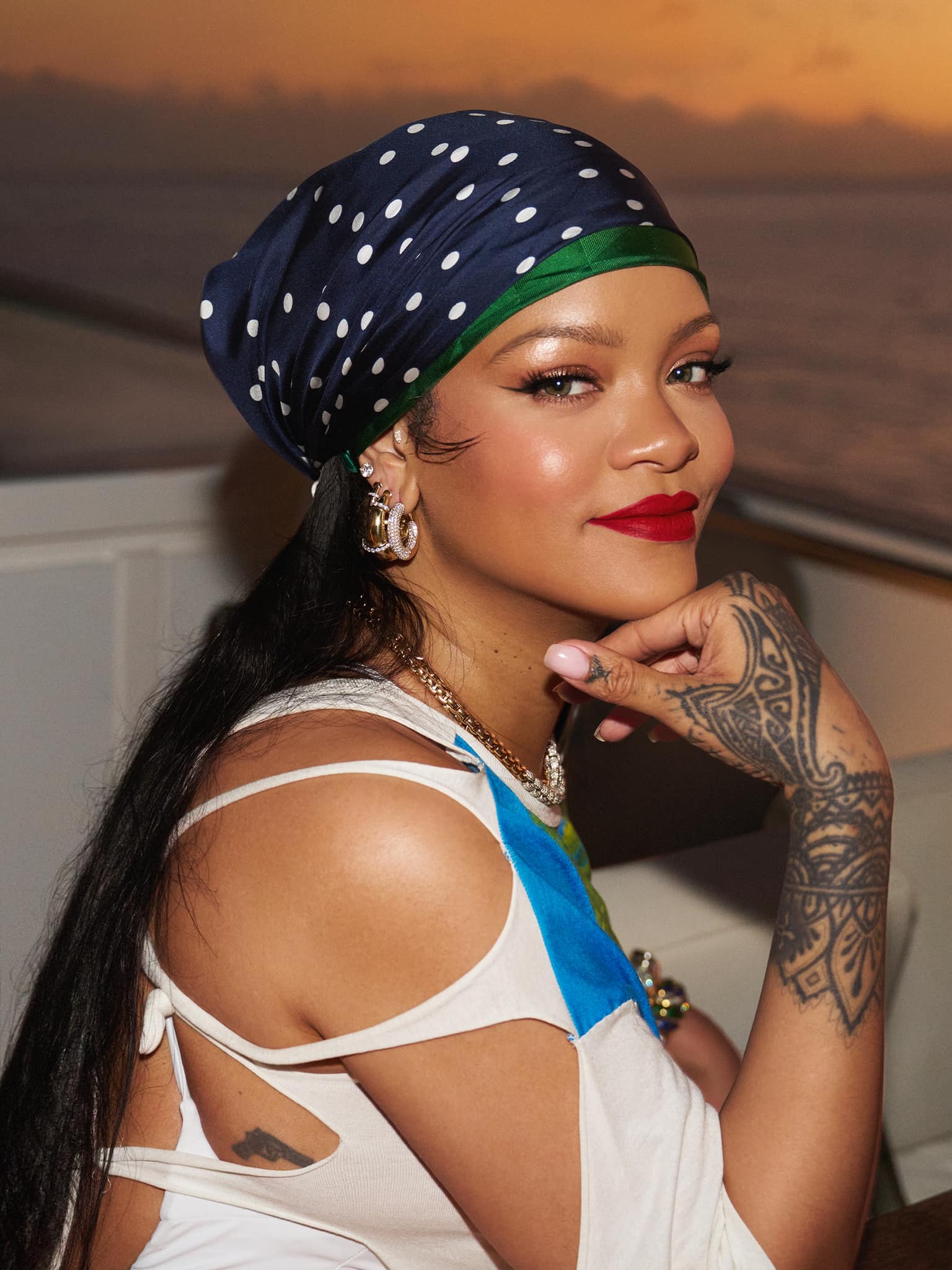 蕾哈娜憑藉自家化妝品品牌Fenty Beauty,以及內衣品牌Fenty Beauty,成為億萬富豪。(翻攝Rihanna臉書)