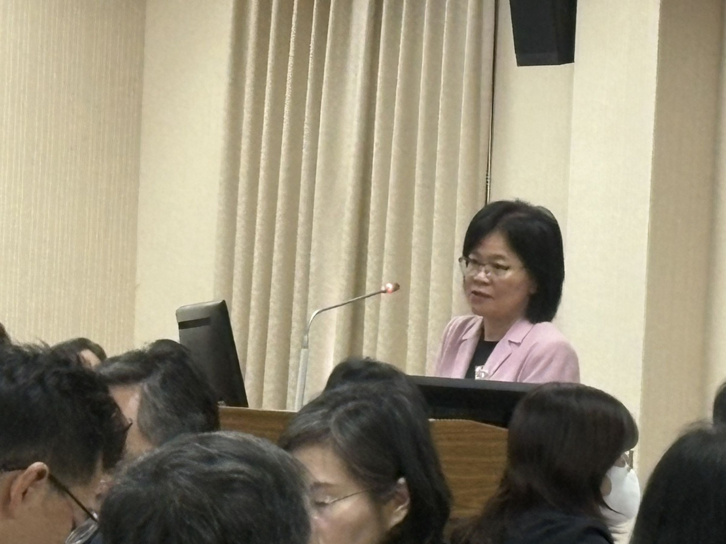 僑委會副委員長賴銘琪在外交國防委員會備詢。曾盈瑜攝