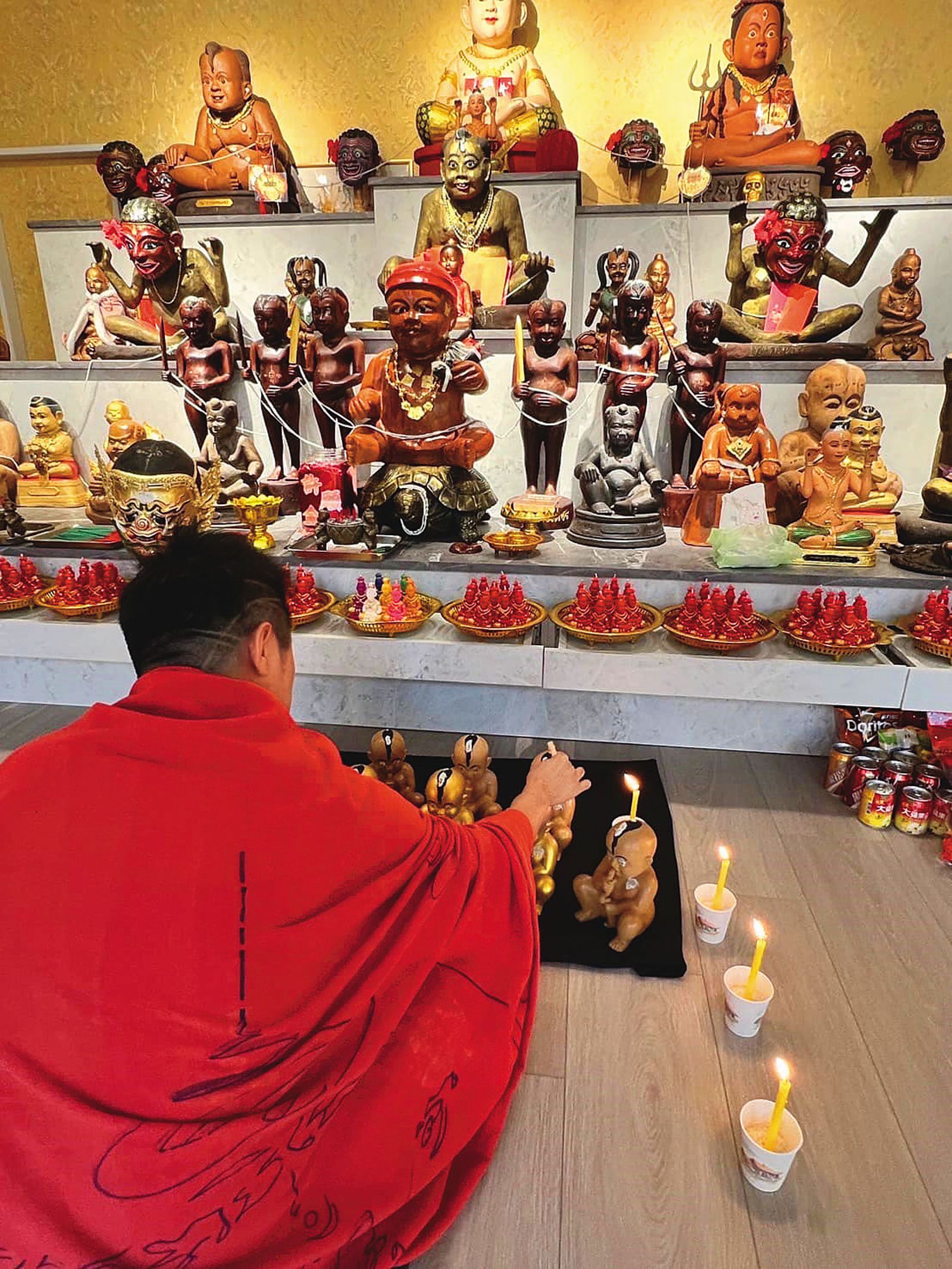 賓賓哥聲稱販售的古曼童有偏財師父加持,價格翻倍賣,卻是瑕疵品。(翻攝賓賓哥臉書)