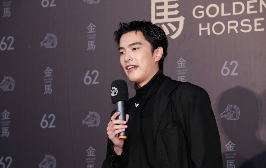 曾敬驊上台領獎時哭成淚人，他僅出道7年，就拿下金馬最佳男配角獎。