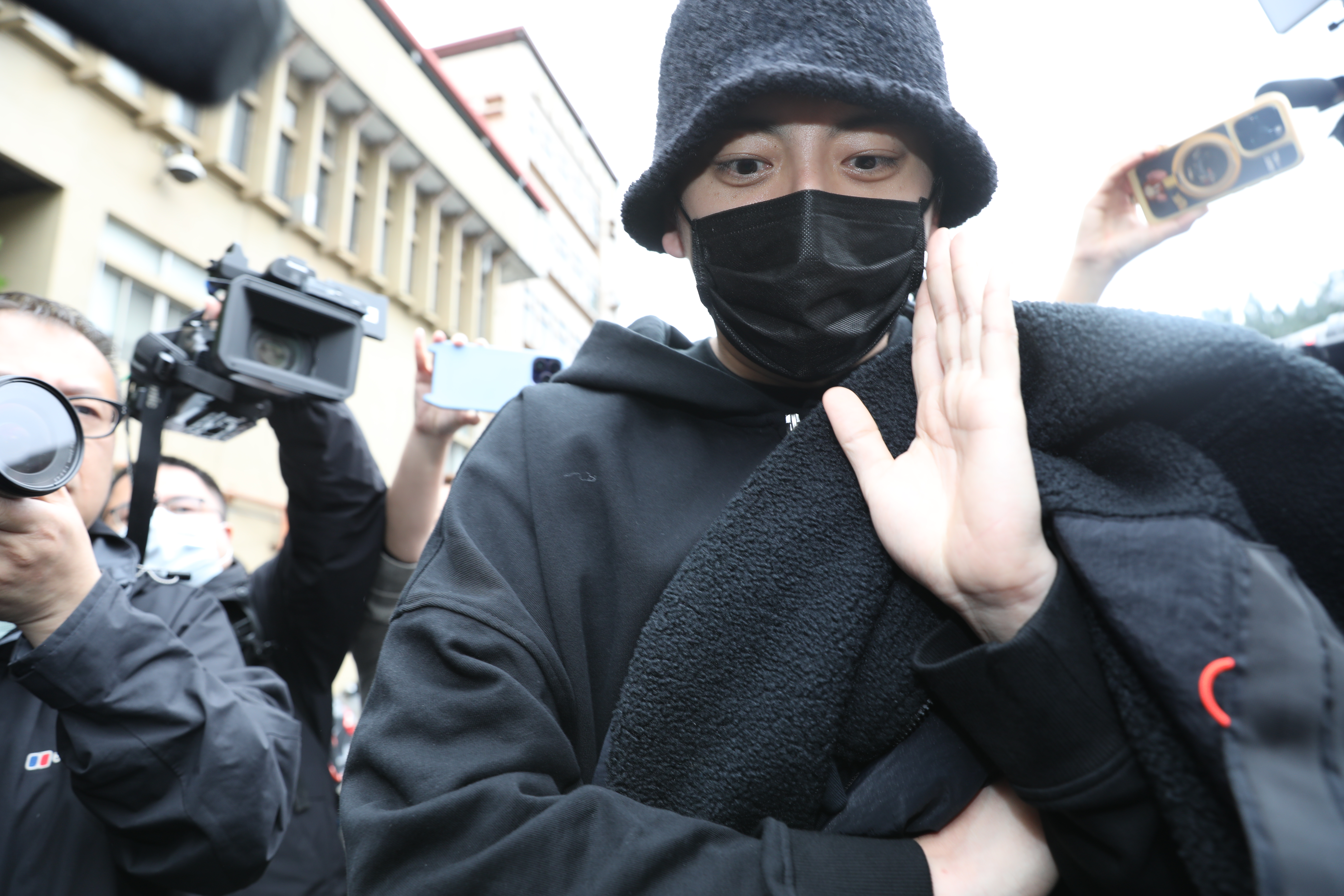 藝人王大陸涉傷害等罪，以500萬元交保。