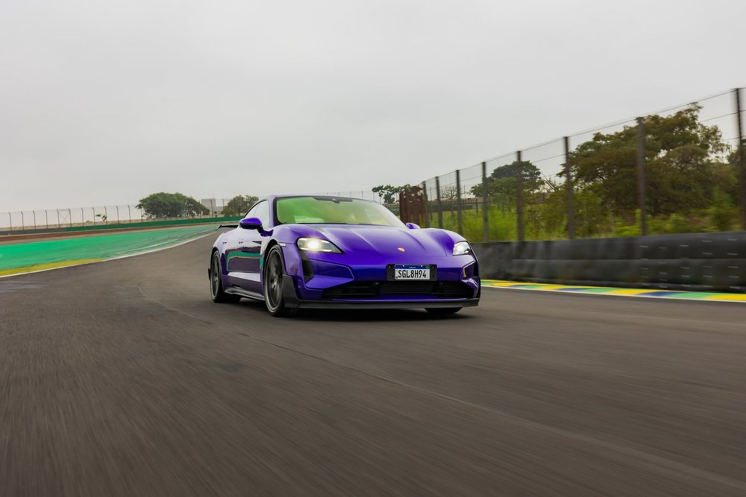 Taycan Turbo GT 於巴西 Interlagos 賽道創造電動車單圈紀錄
