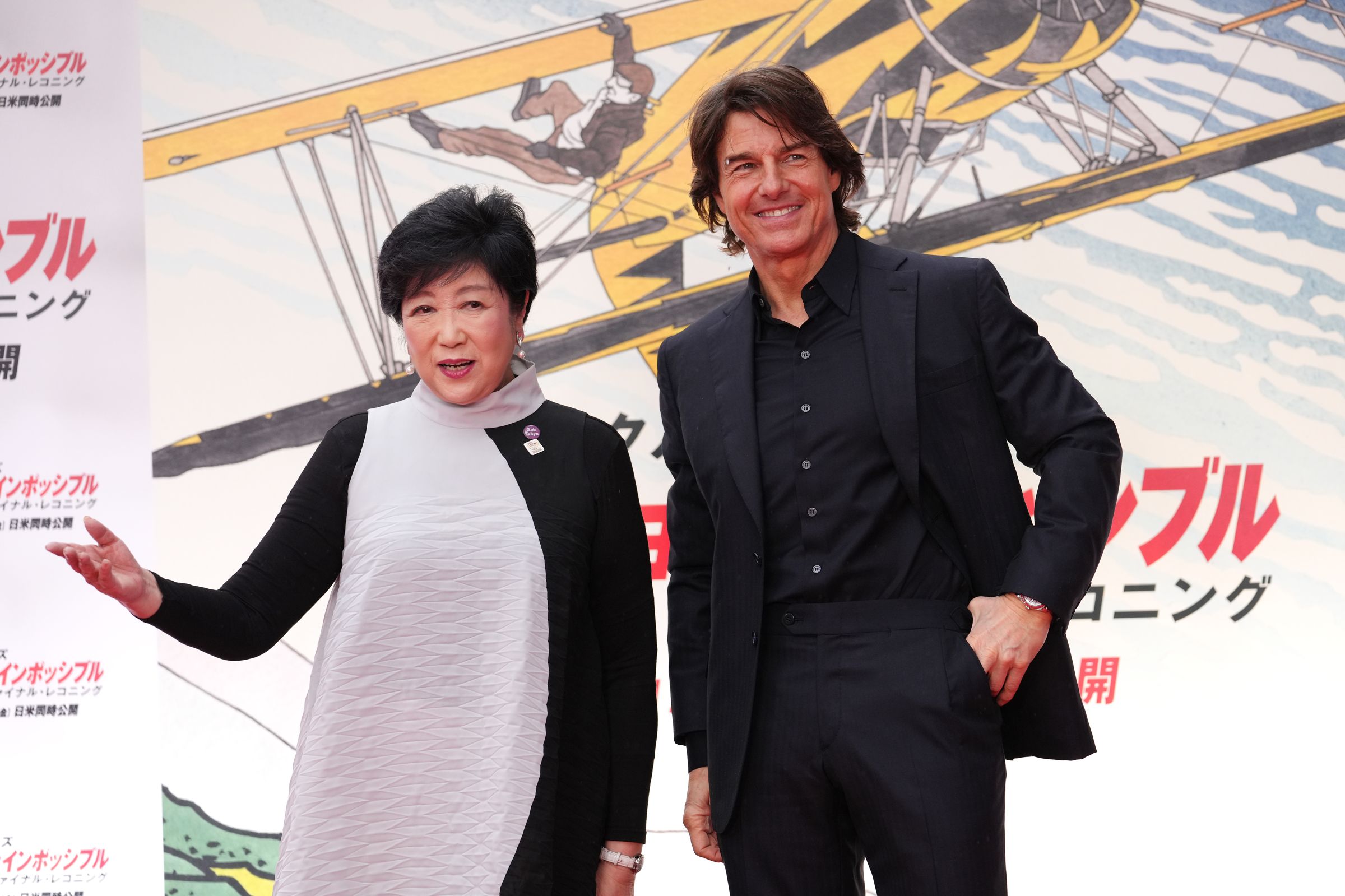東京都知事小池百合子（左）與湯姆克魯斯（右）共同主持首映儀式。（UIP提供）