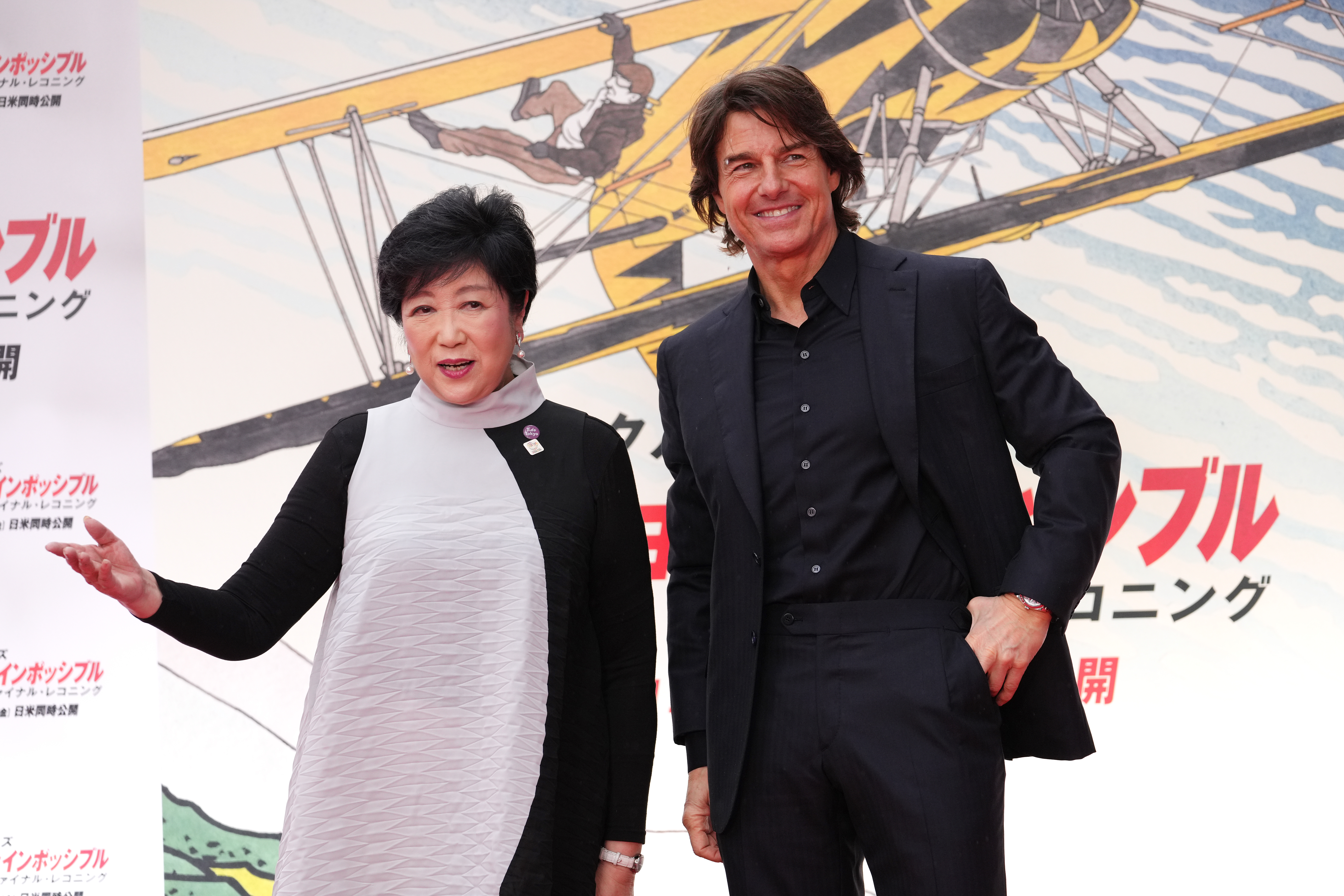 東京都知事小池百合子（左）與湯姆克魯斯（右）共同主持首映儀式。（UIP提供）