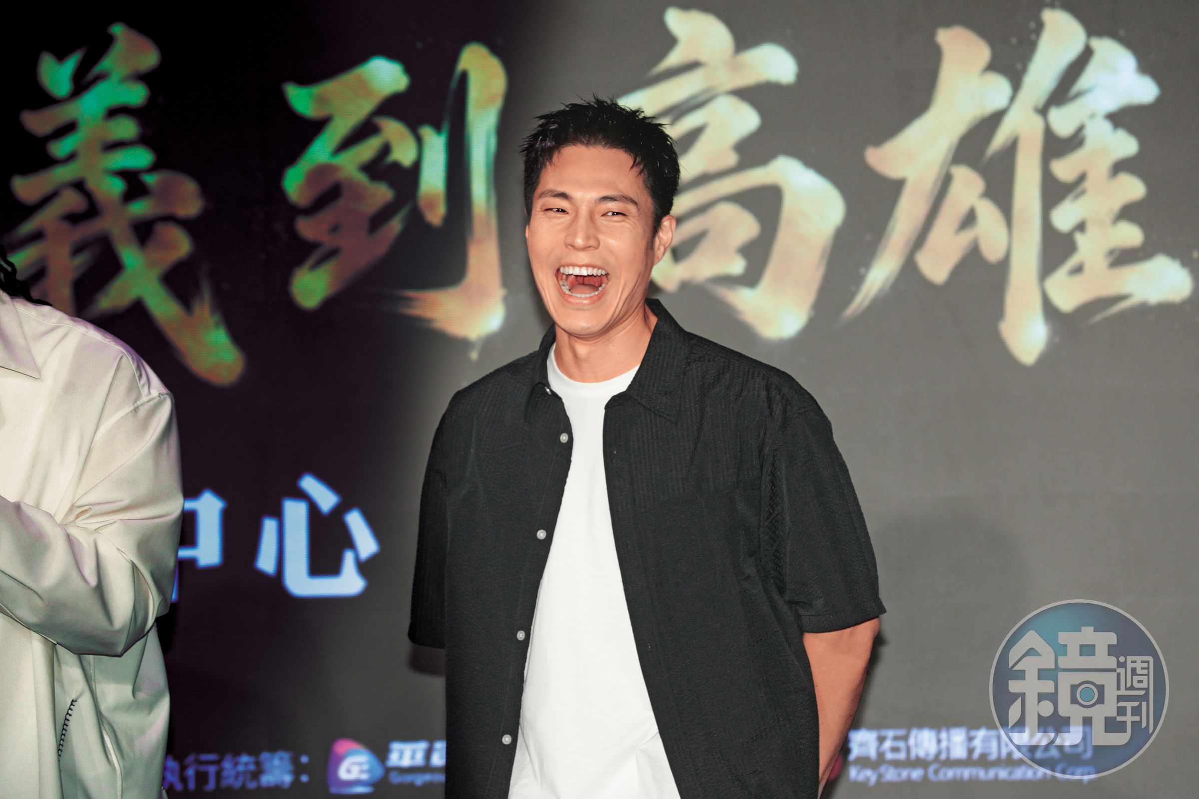 唐振剛暫別閃兵案陰霾，笑到「秋吸郎」。呃…後排好像有蛀牙，記得去看牙醫喔～
