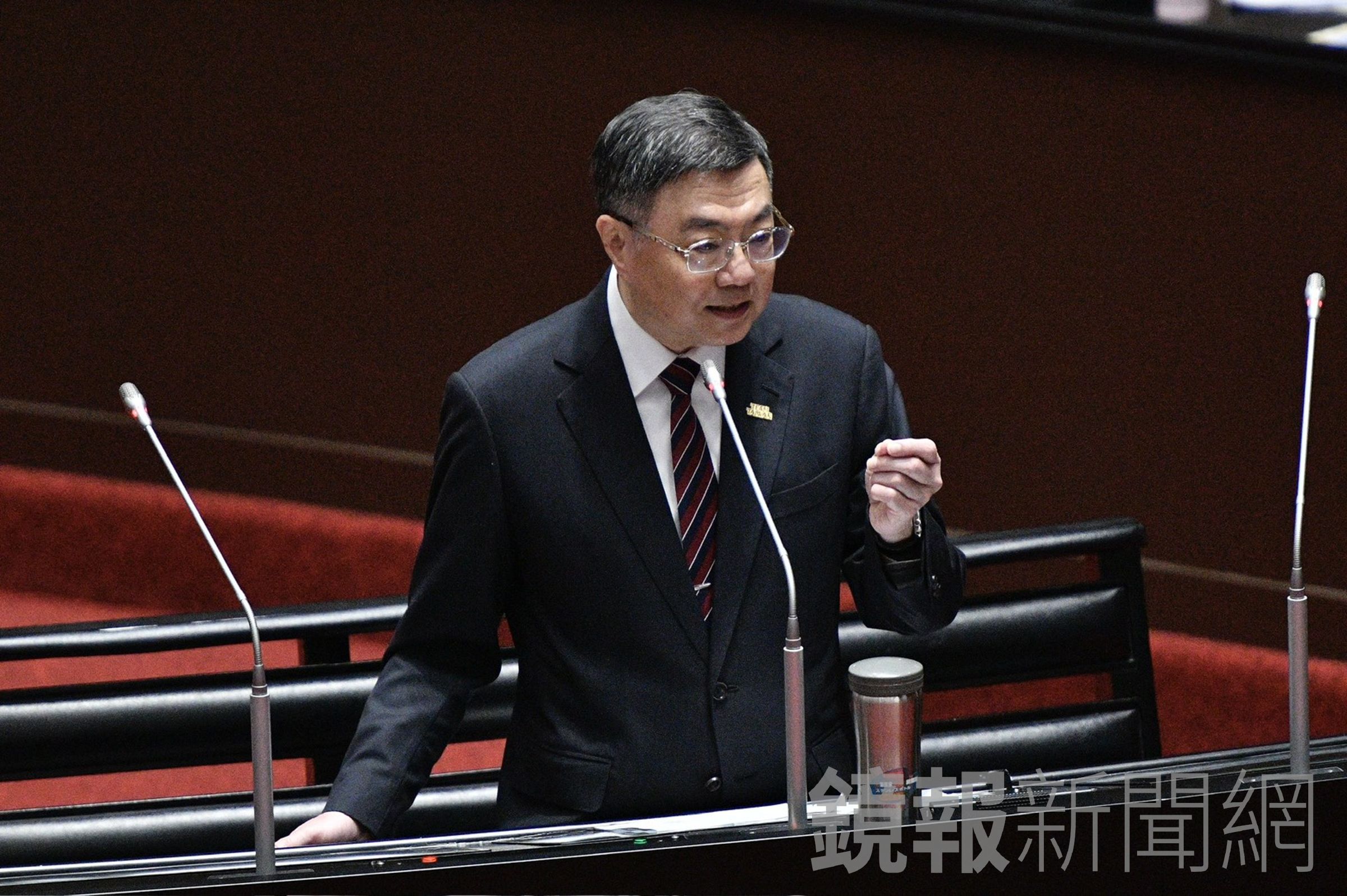 近期民調顯示施政滿意度呈現下滑趨勢，卓榮泰今赴立法院報告備質詢前做出回應。（鏡報李智為）