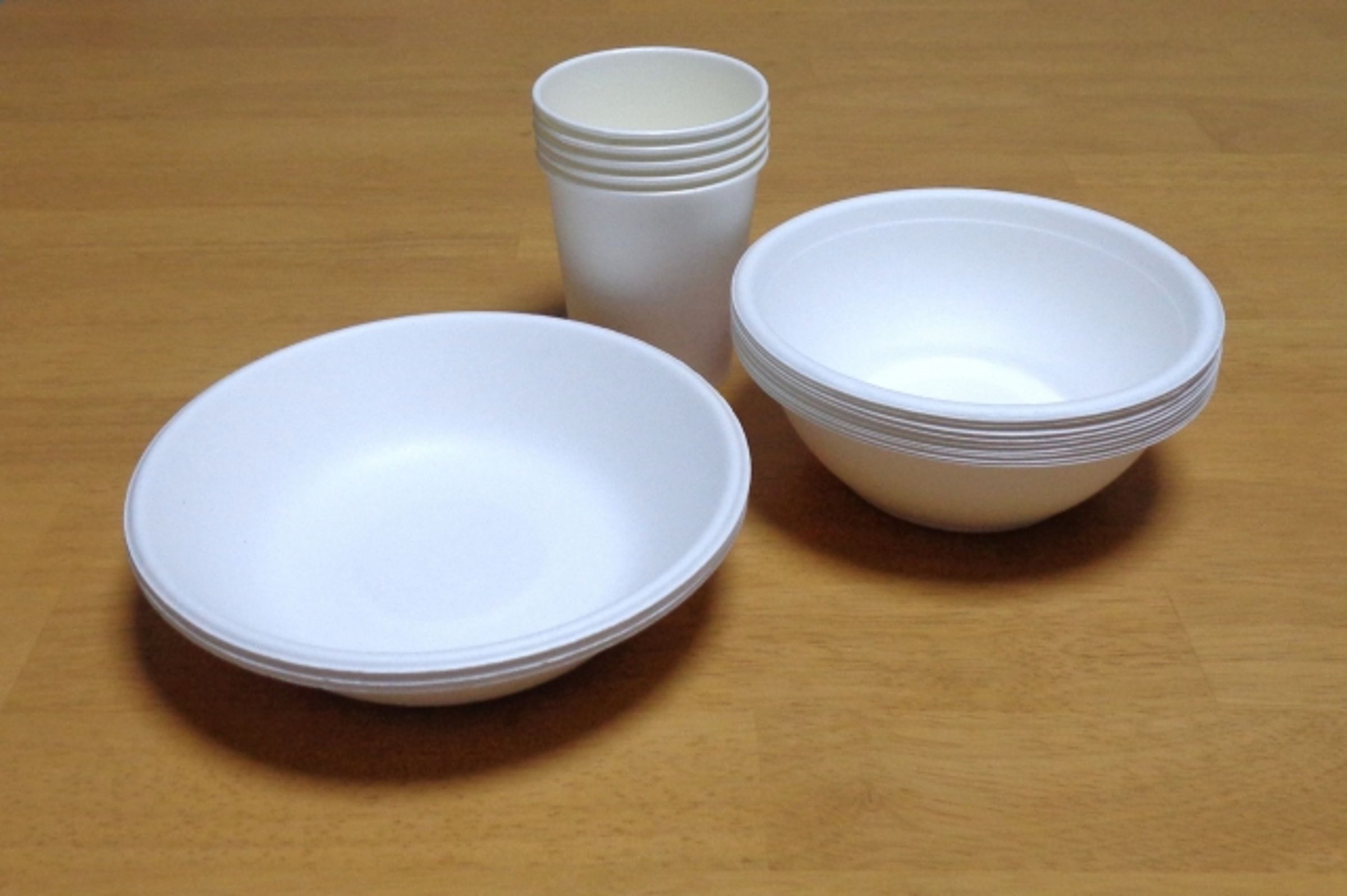 專家警告紙容器遇熱反而更容易釋出塑膠微粒。(示意圖,photoAC)