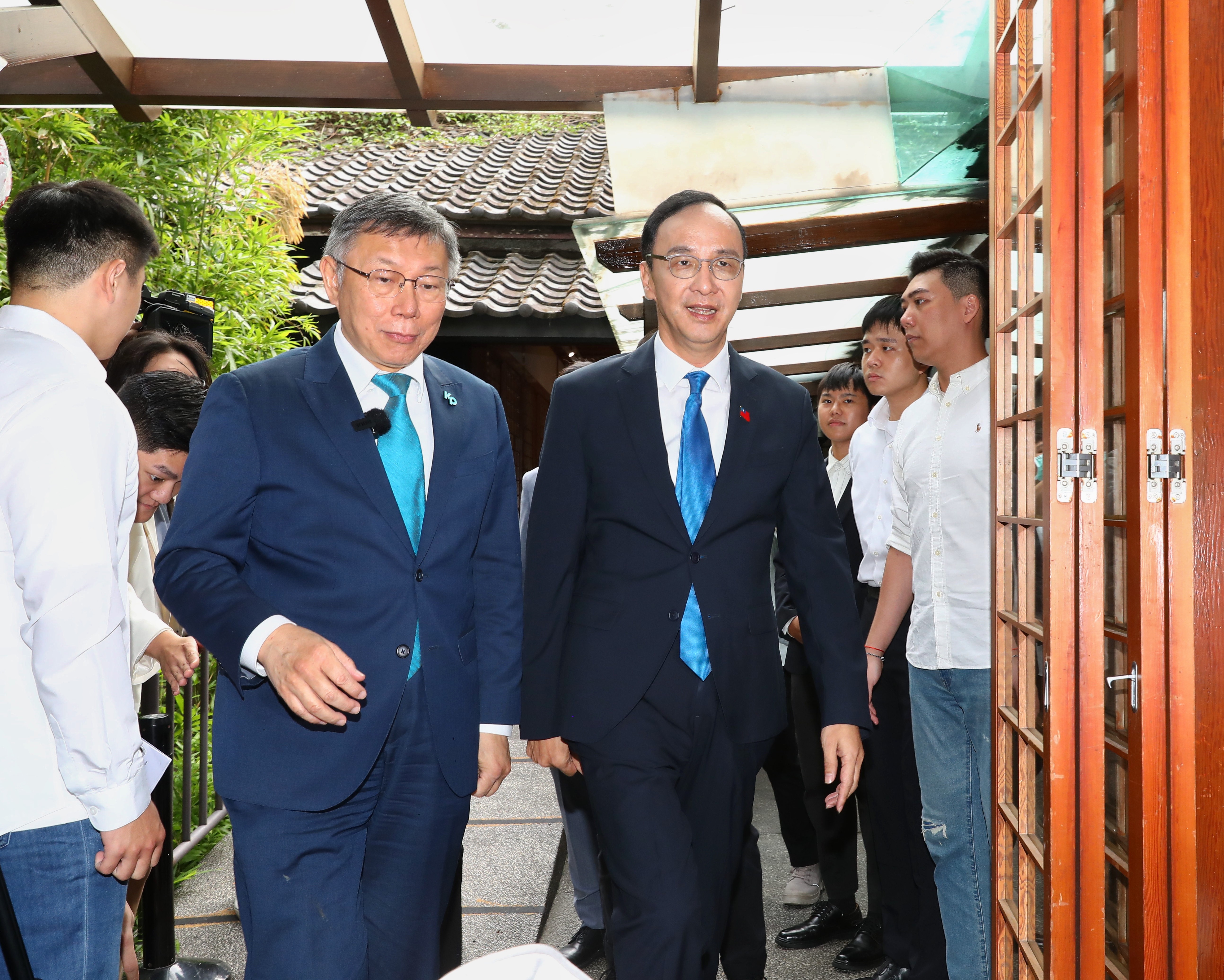 對於是否開放民眾黨總統參選人柯文哲幫國民黨立委參選人站台?國民黨主席朱立倫態度保留。