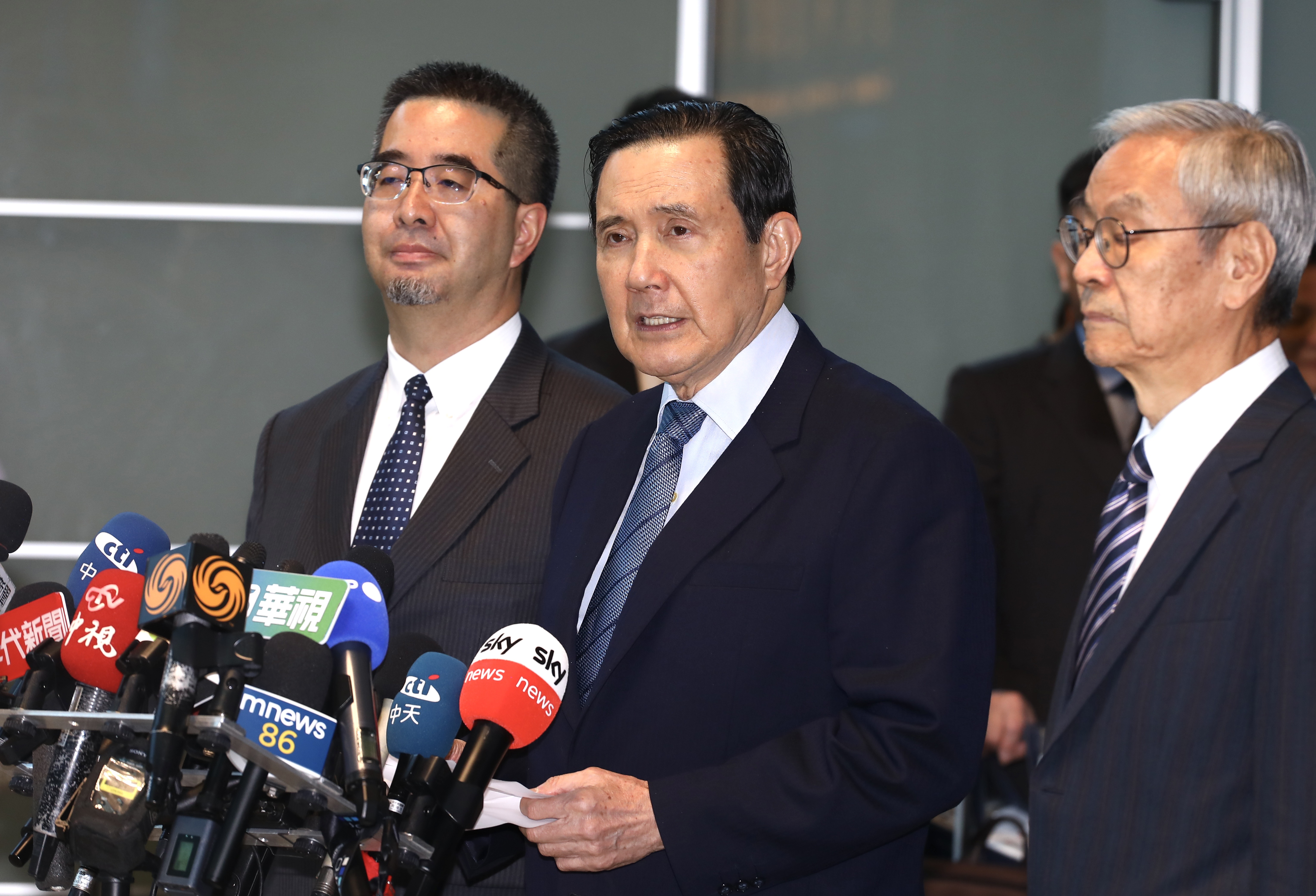 馬英九今在桃園機場發表簡短談話。