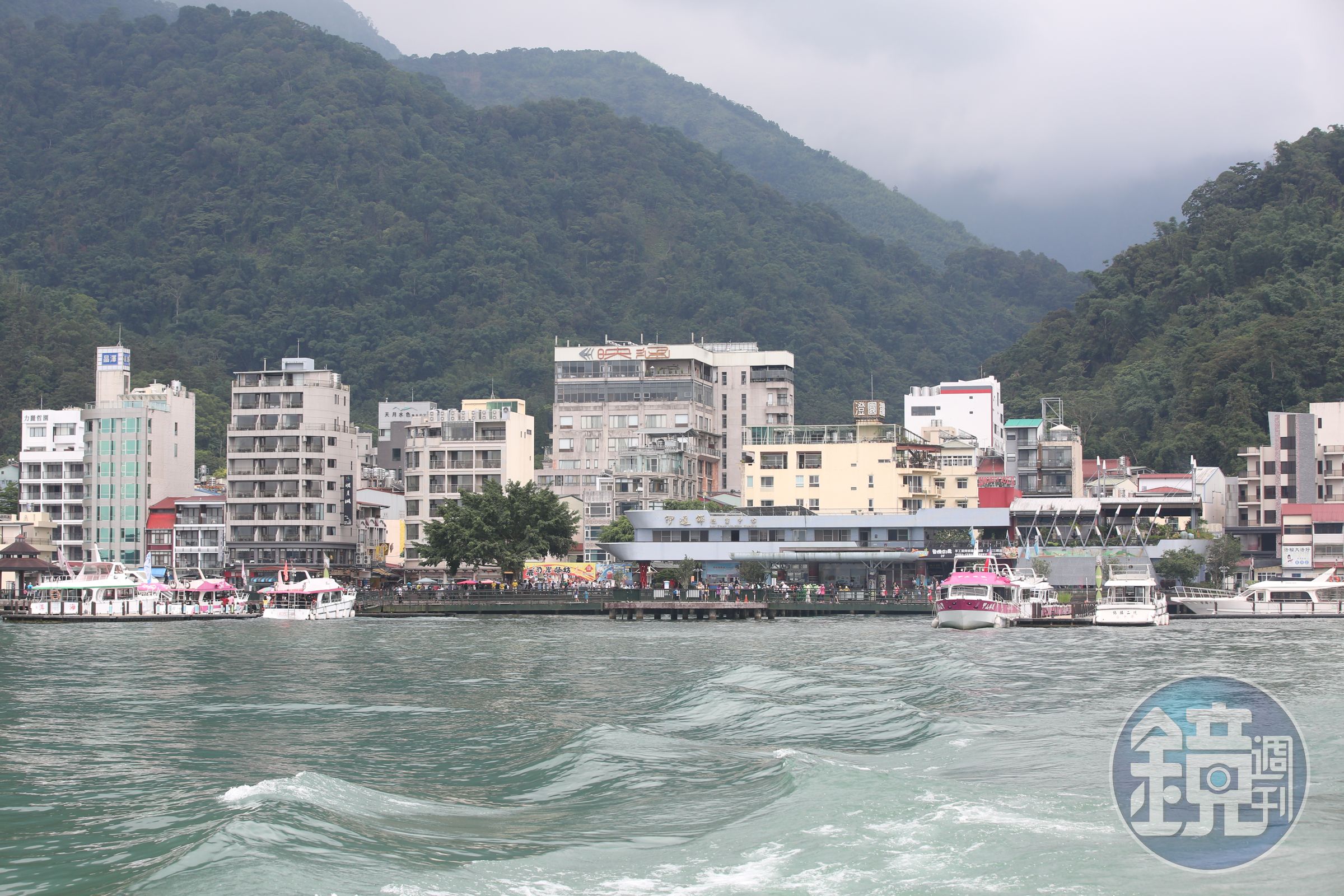 有不少網友點名九份、日月潭(圖)及女王頭這些景點,認為看完後,會有些空虛。(本刊資料照)