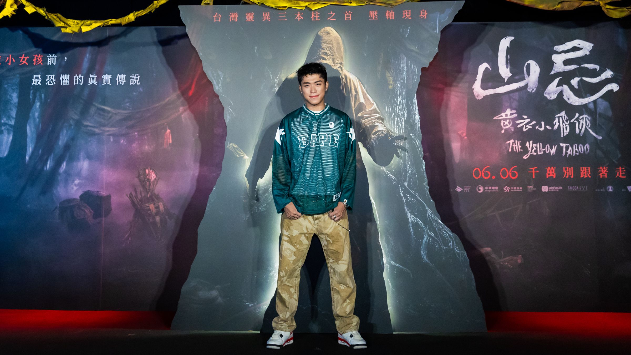 創作男歌手王ADEN為電影量身打造片尾曲〈封鎖線〉，這也是他初次嘗試替電影寫歌。（威視提供）