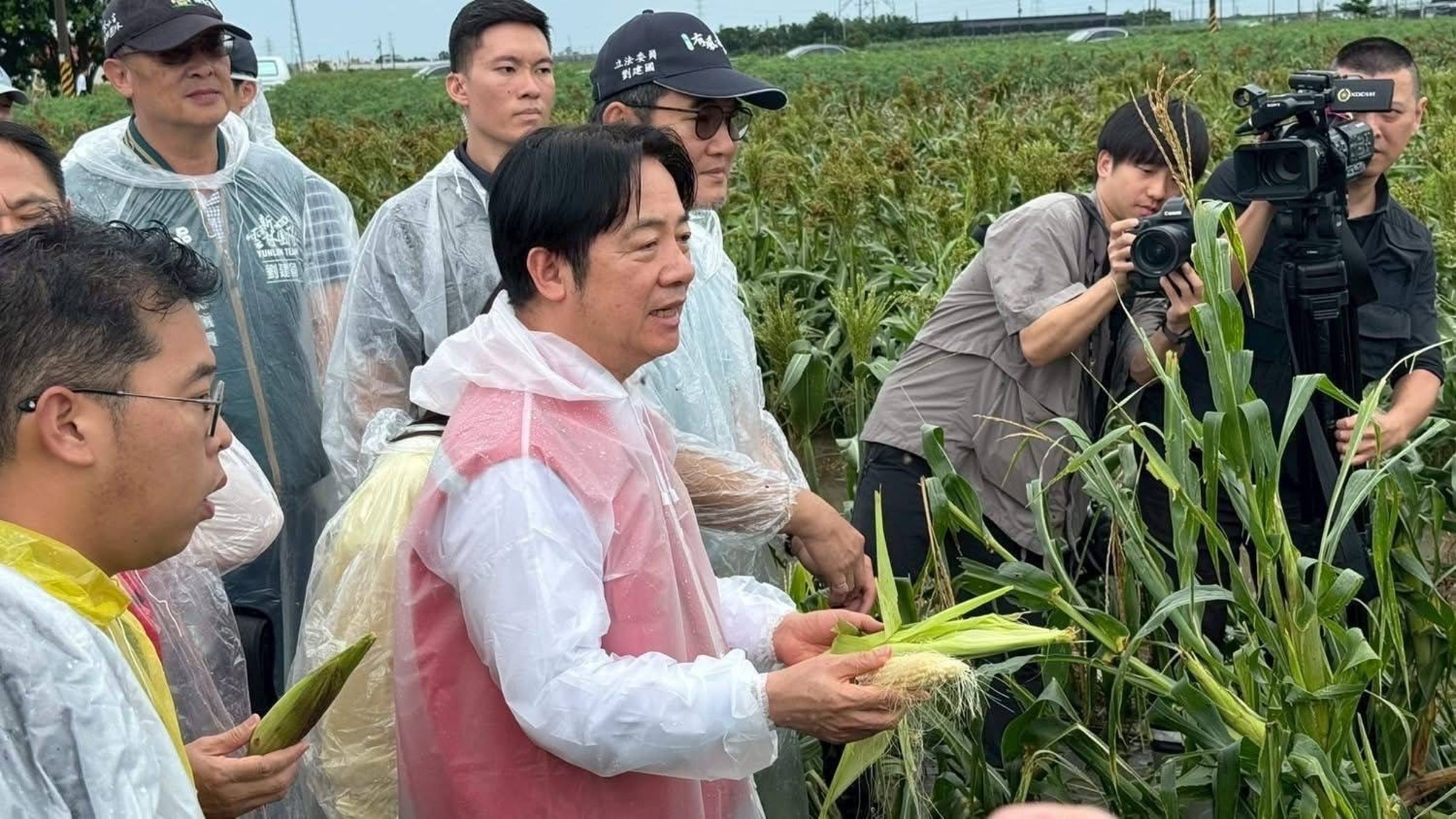 雲林縣農損情形尤為嚴重,總統賴清德今日親自南下雲林勘災。(劉建國服務處提供)