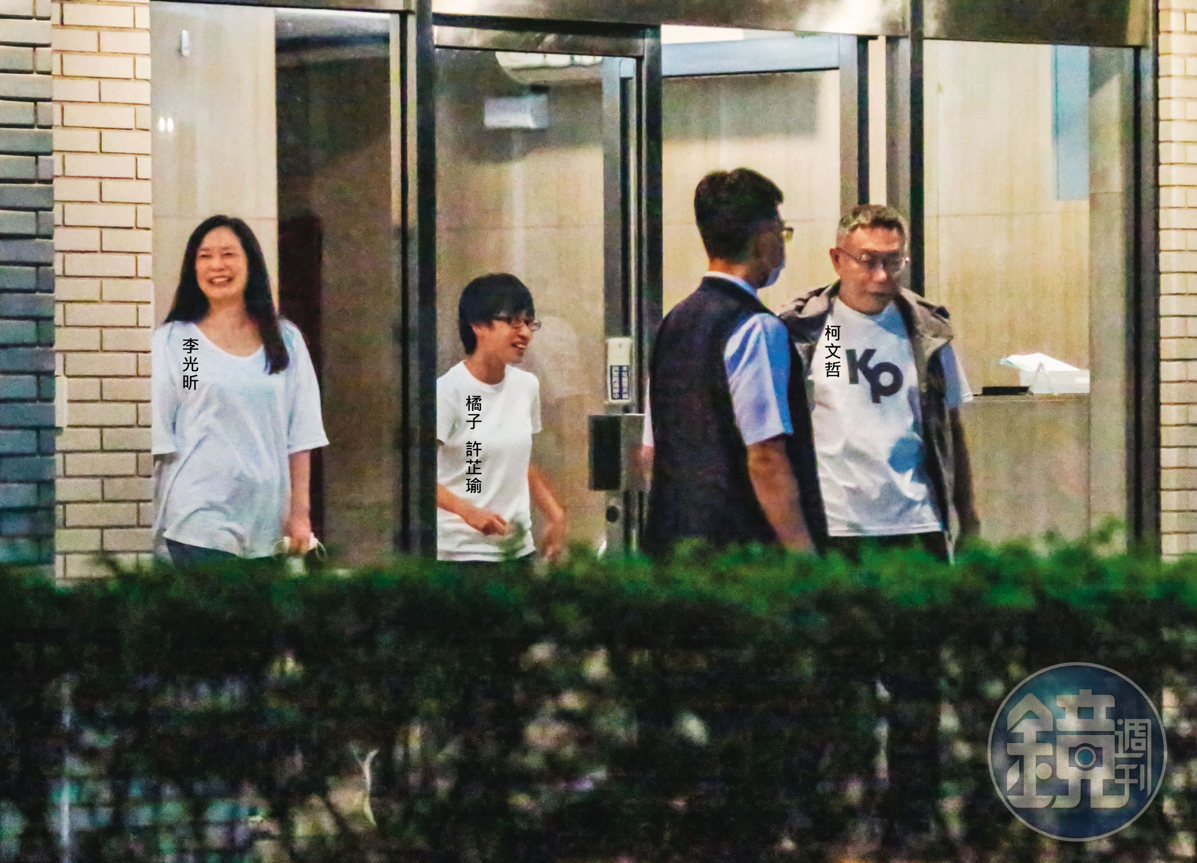 李光昕自稱是柯文哲擔任台北市長時的財經助理，成為柯市府永豐幫一員，顯見雙方交情不錯。
