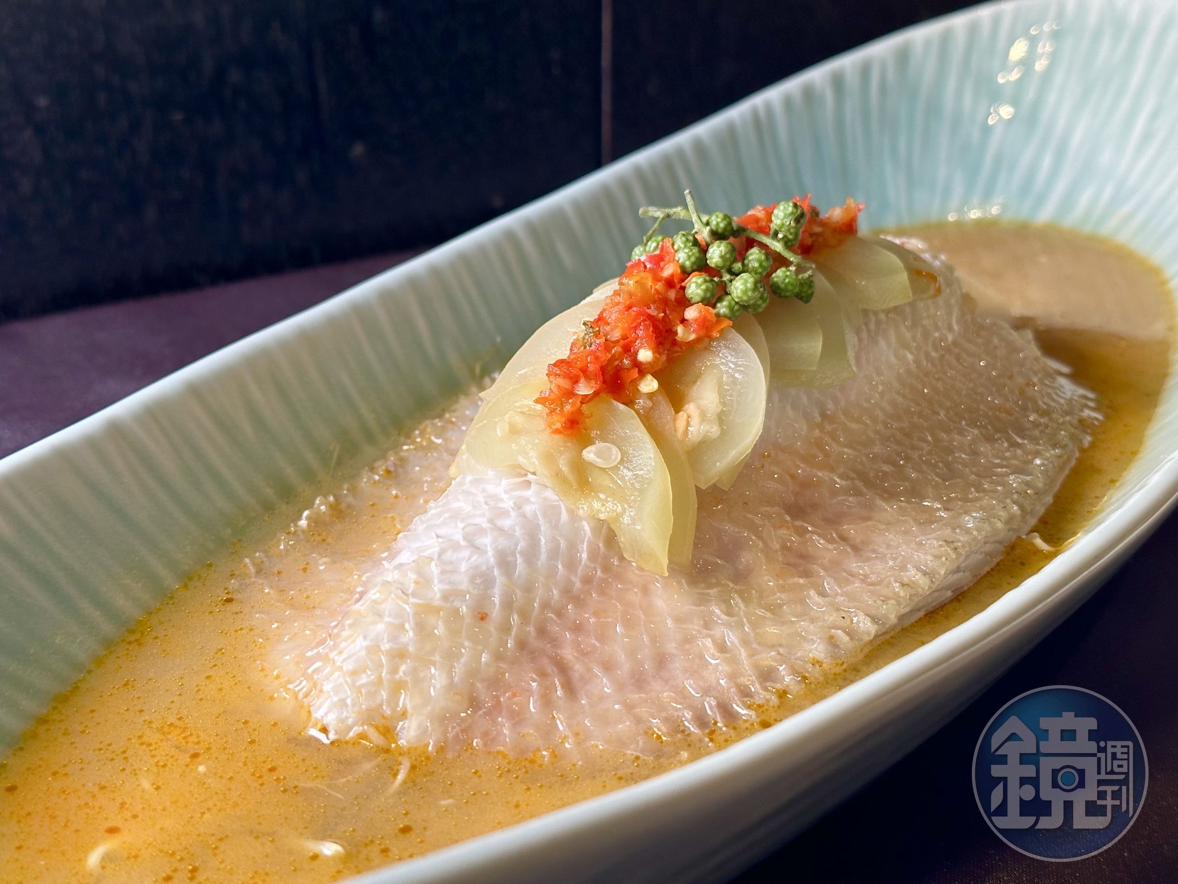「剁椒西瓜綿虱目魚肚」魚肉極嫩化口，膠質豐富，湯汁香辣帶點酸味。（760元／份）
