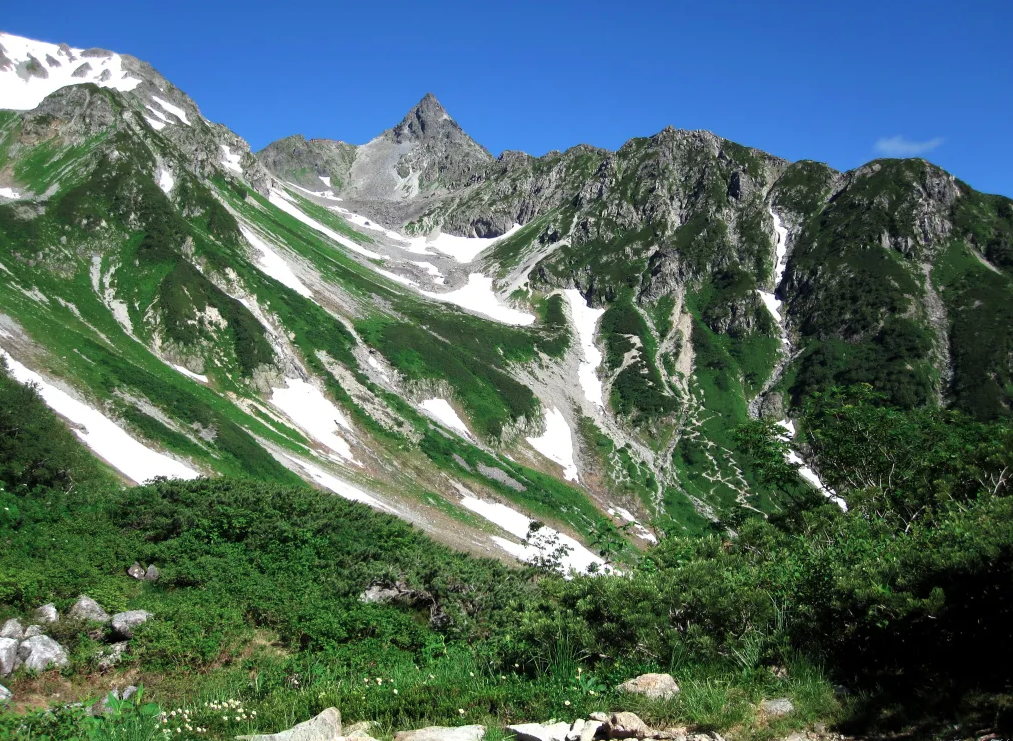 台灣一名31歲男子獨攀日本的飛驒山脈後失聯，警方正展開搜救中。（翻攝自日本長野縣松本市官方觀光網站）