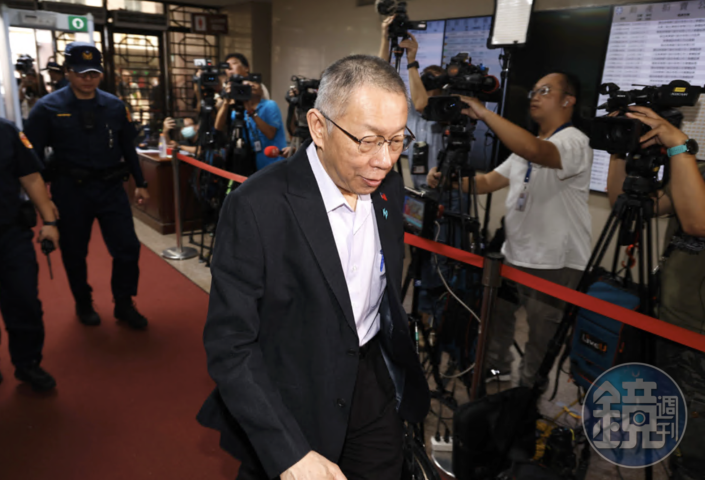民眾黨前主席今出庭，檢察官針對交保抗告也送至高院。
