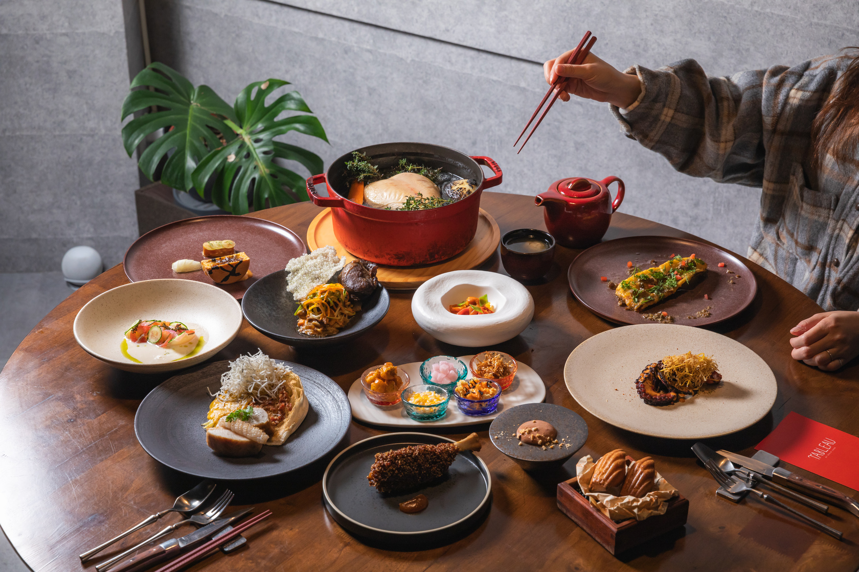 預約制的「法式辦桌」將台灣辦桌文化精緻化，充滿底蘊的硬底子料理功夫讓饕客折服。