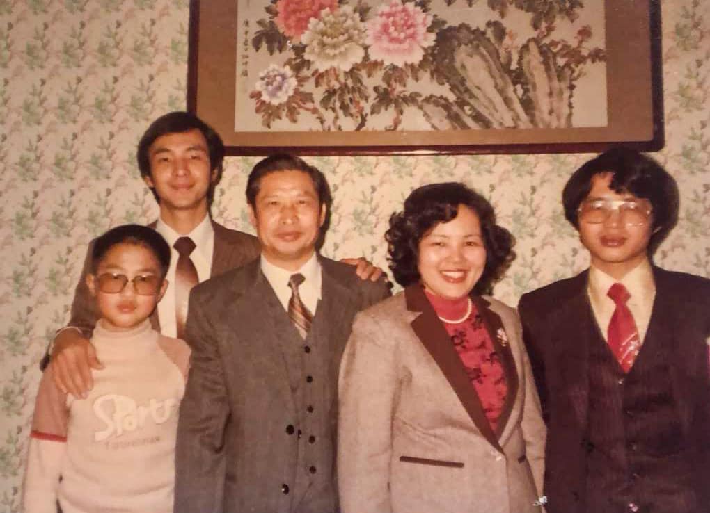 朱立倫曾在父親節時曬出與父親朱樟興、母親林桂的合影。（翻攝自朱立倫臉書）