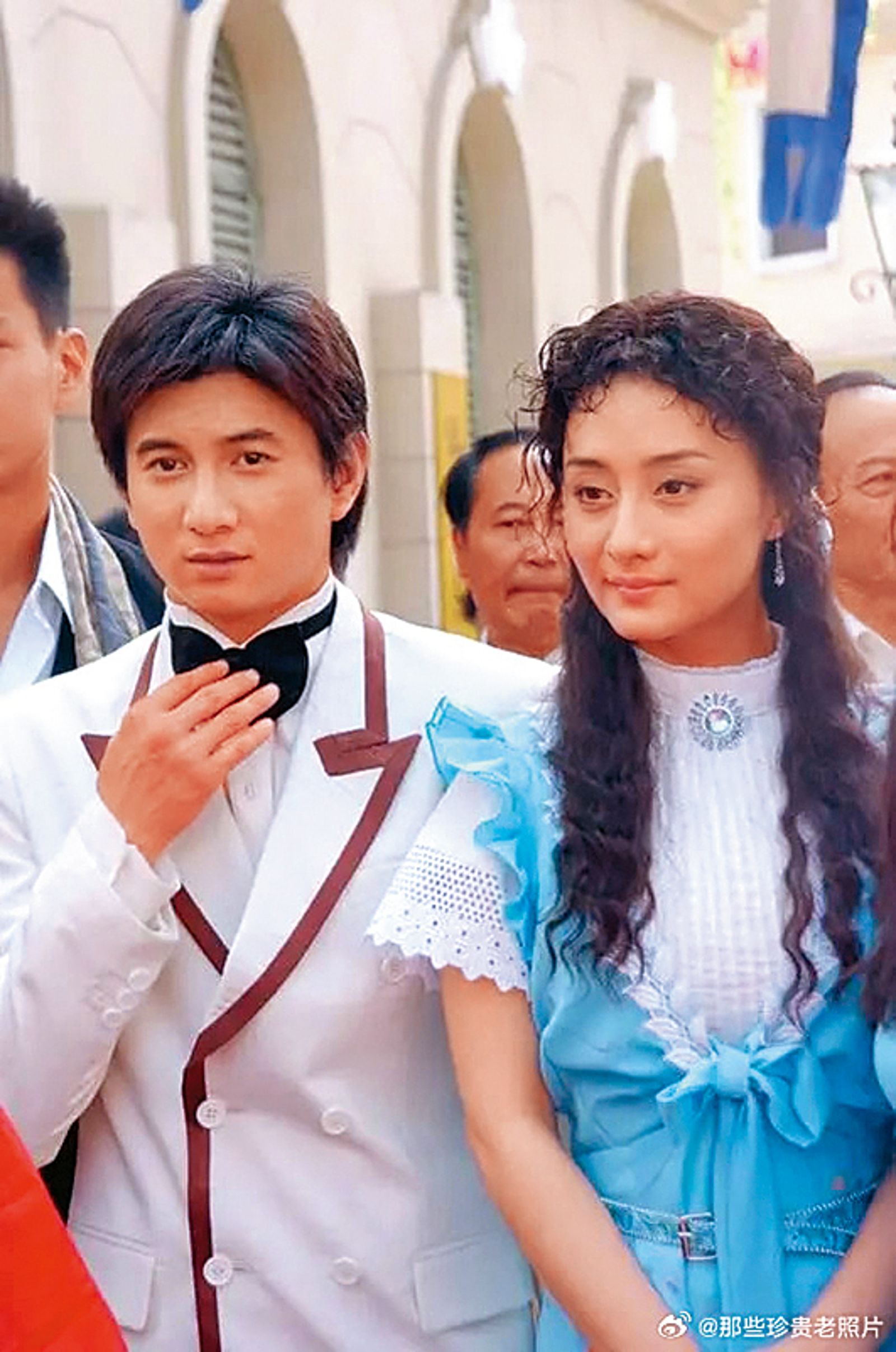 陳德容（右）2005年曾與吳奇隆（左）合作戲劇《大碼頭》。（翻攝自那些珍貴的老照片微博）