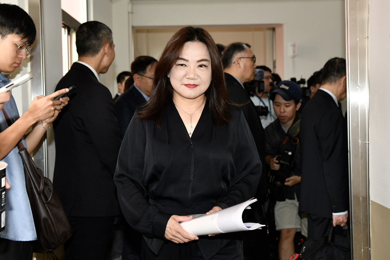 馬文君砍陸軍司令部「高空滲透跳傘訓練模擬器」建置案2億元預算，質疑是否有其必要性。（鏡報李智為）