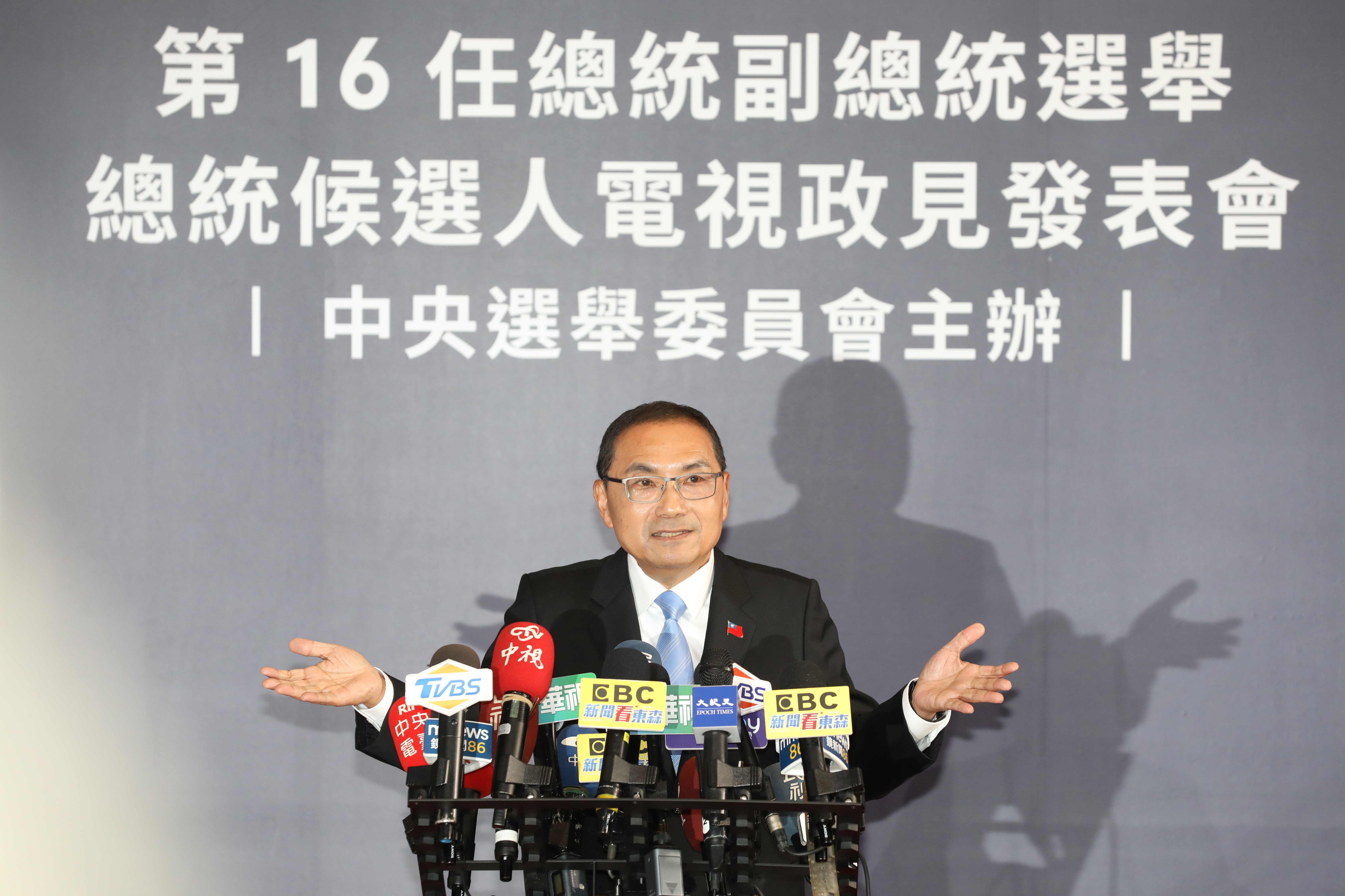 首場總統政見發表會後，侯友宜接受媒體訪問。