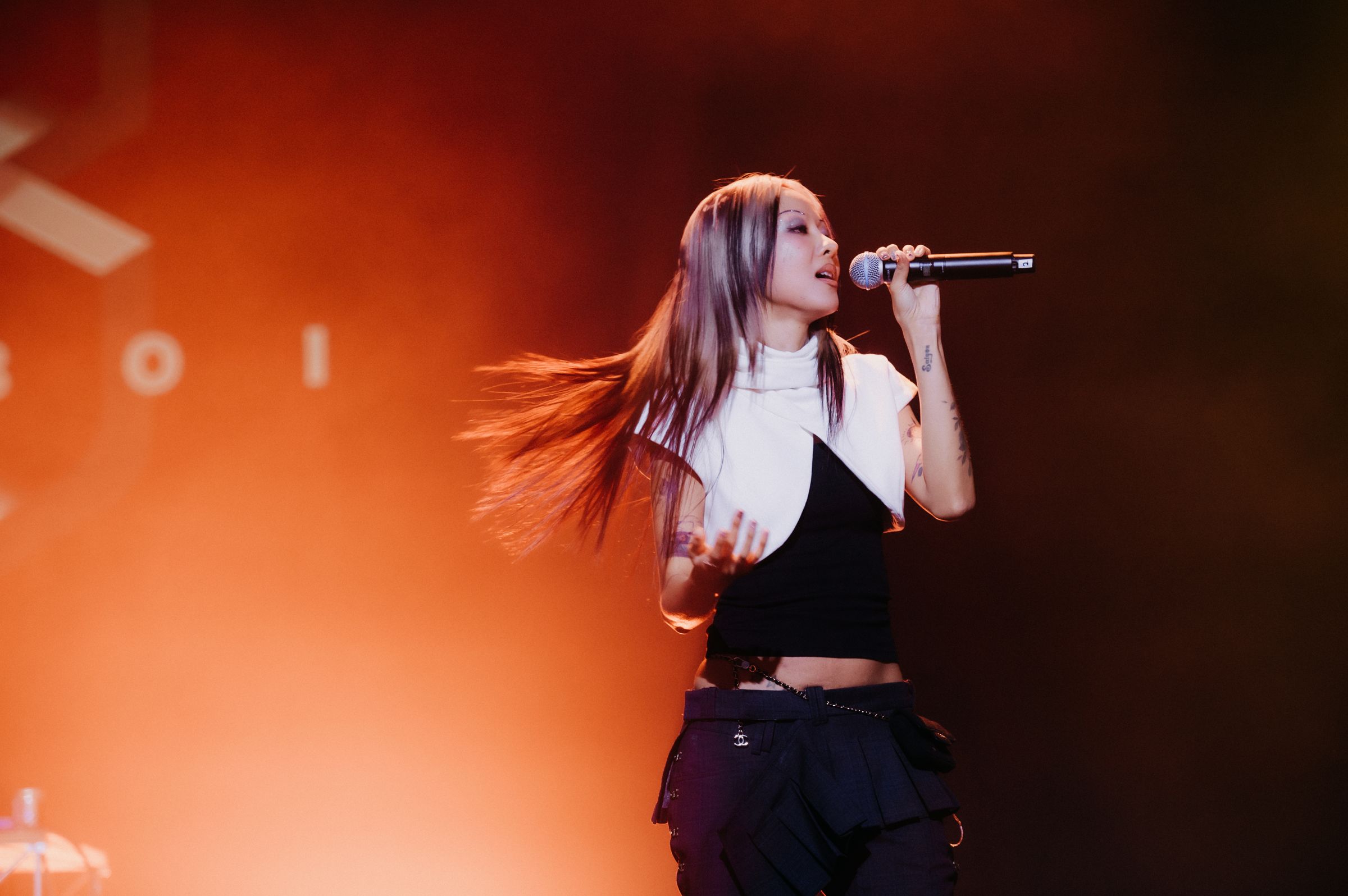 越南嘻哈女皇Suboi今(7日)在北流音樂節表演,時隔七年再來台灣超開心。(北流提供)