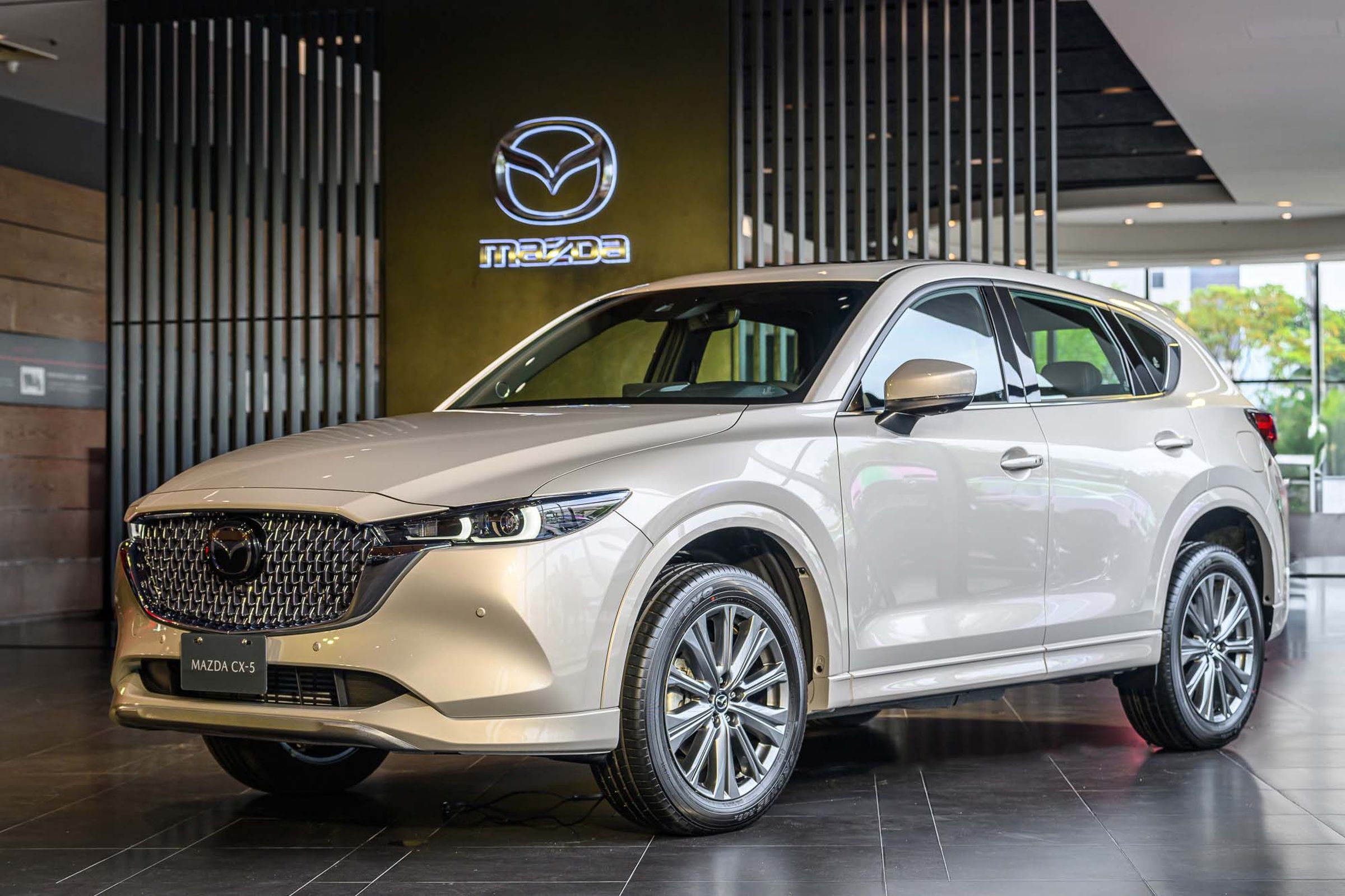 新年式CX-5推出全新車色。