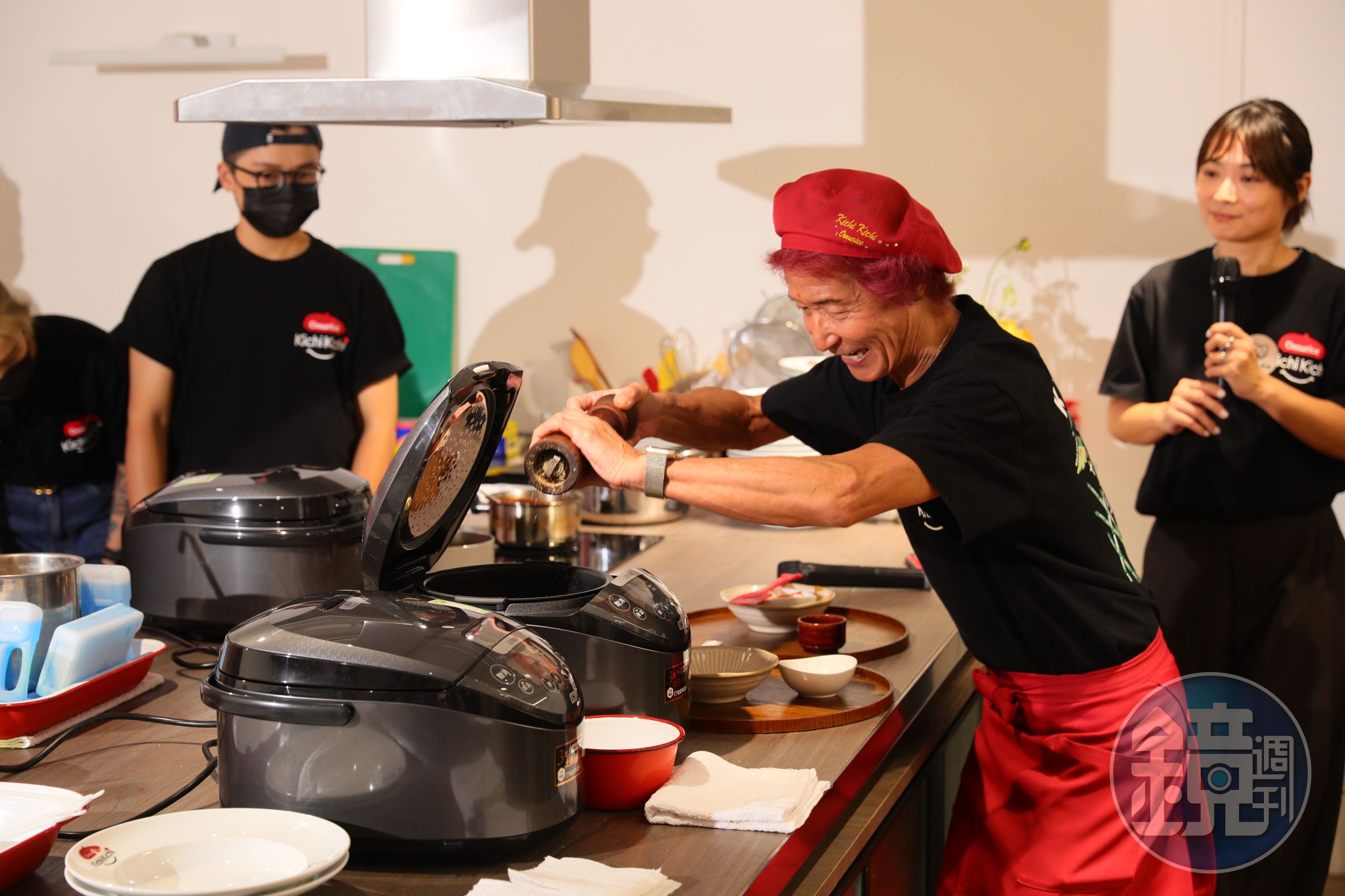 幸村主廚把日本虎牌新品電子鍋當成料理鍋使用,功能相當多元。