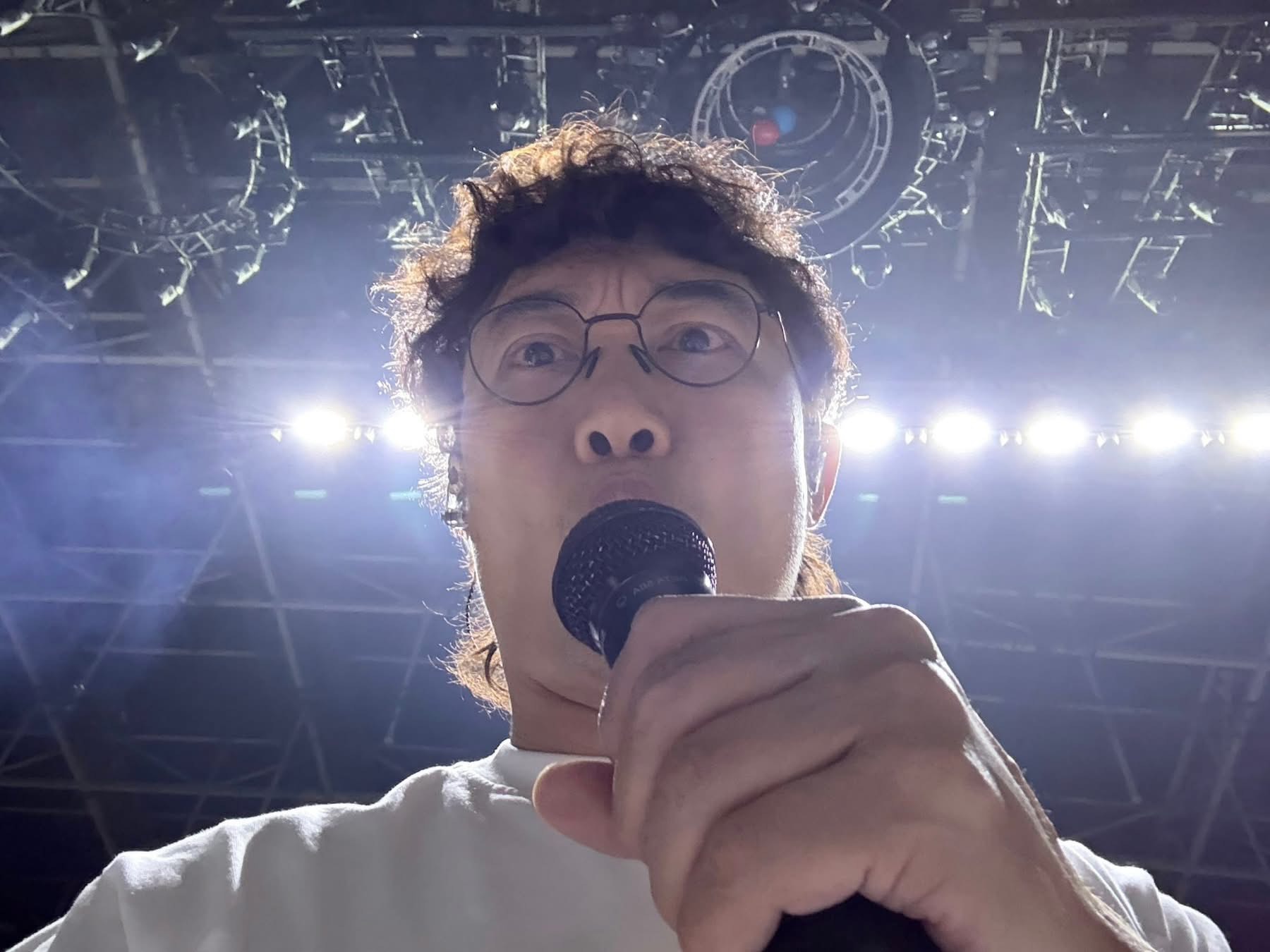 陳奕迅上週因感染新冠肺炎，本週已康復並在高雄巨蛋綵排。（翻攝自陳奕迅臉書）