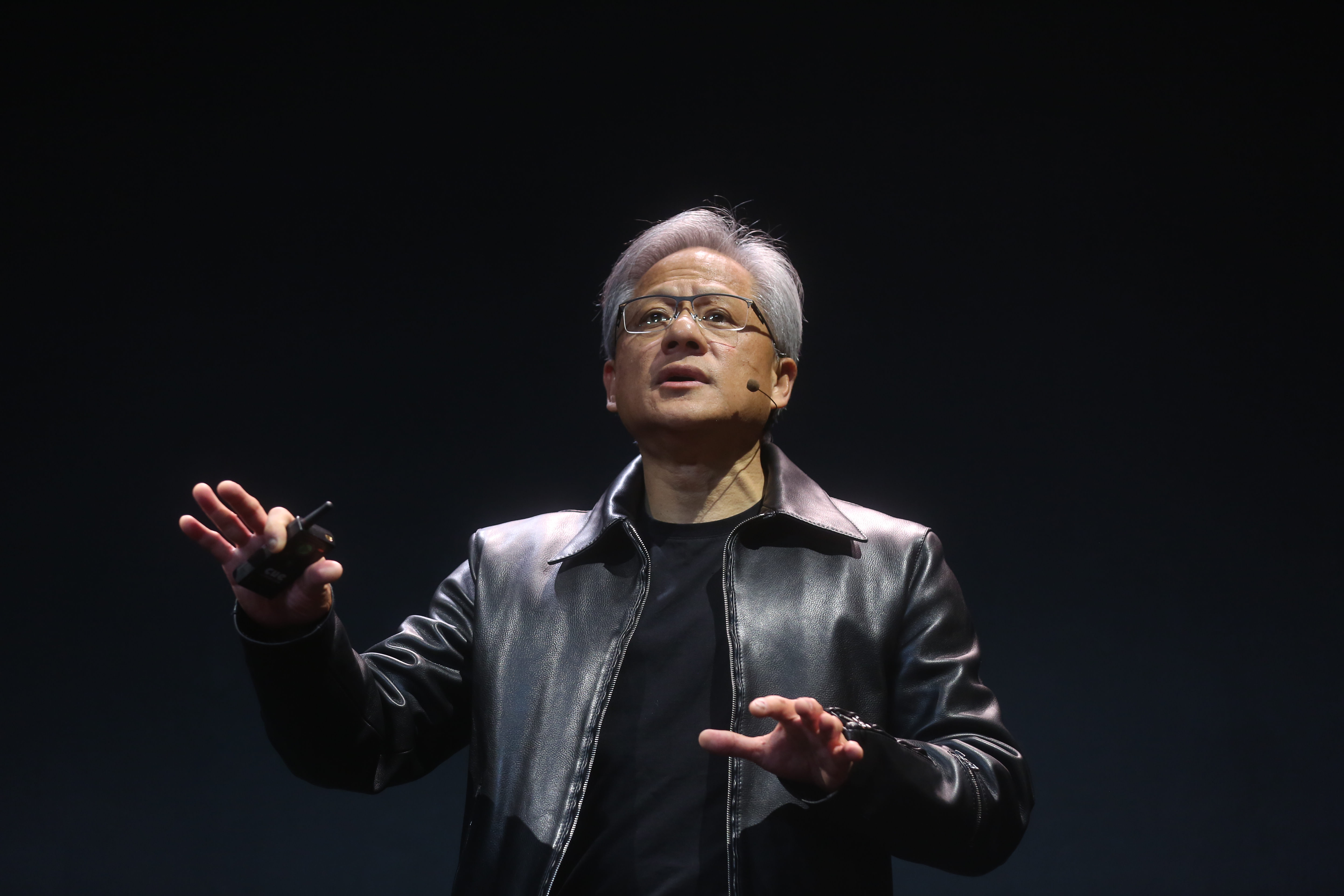 台灣出生的AI之王黃仁勳，日前回母校史丹佛大學分享成功的「六字箴言」。