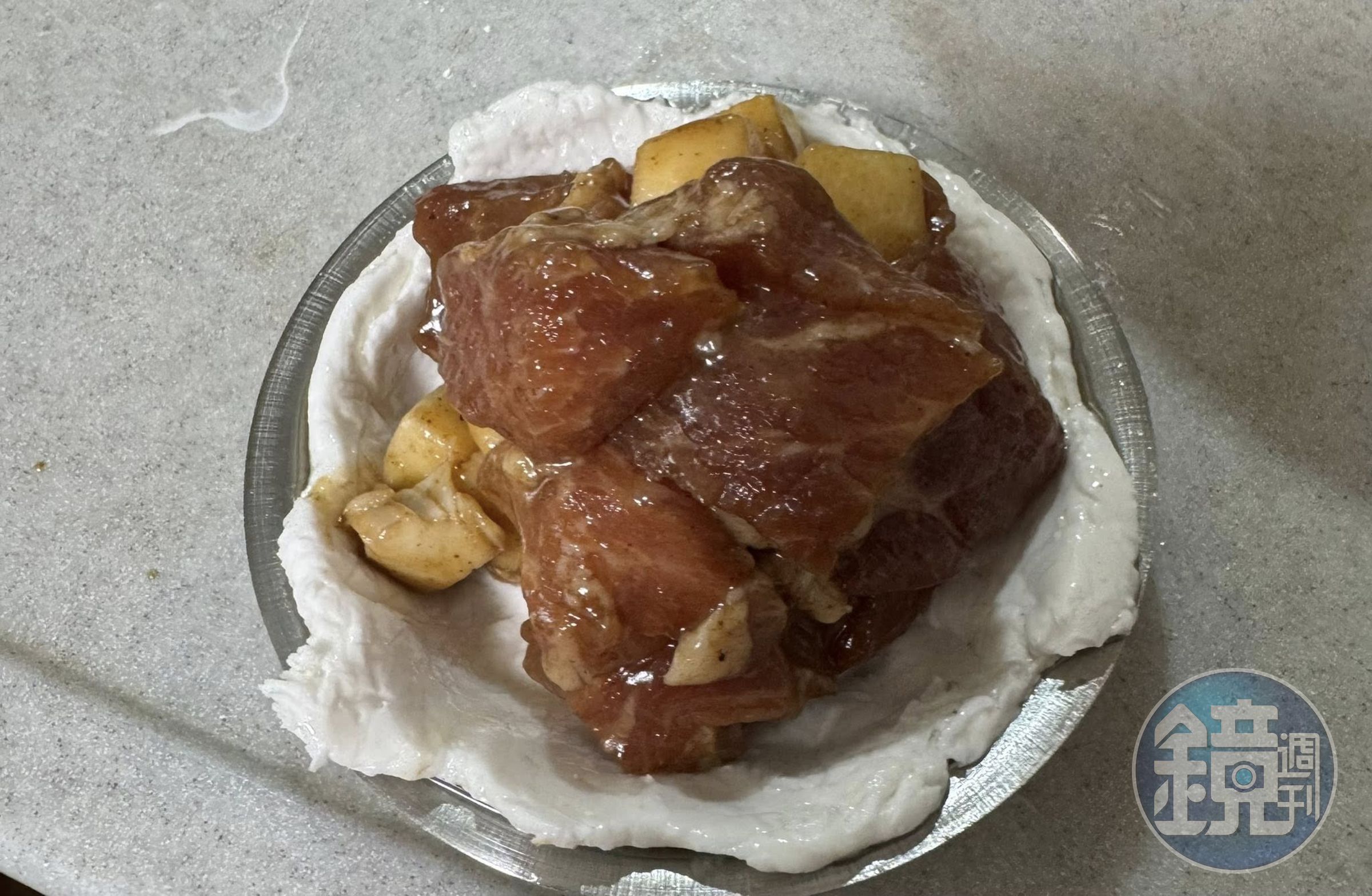 放上竹筍肉餡。