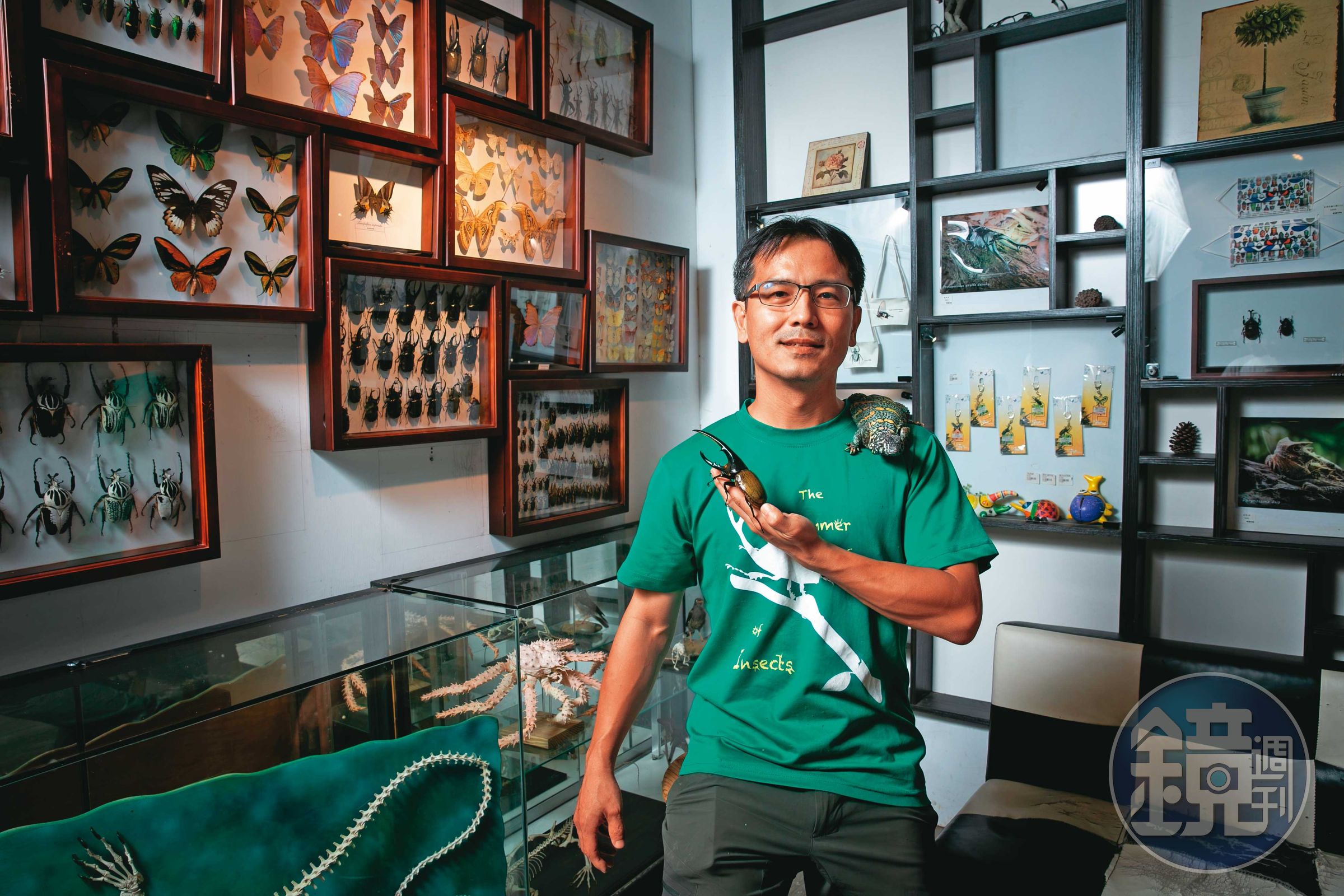 蟲痴柯心平原隱居山中，接下台灣昆蟲館後才「返回人間」，館內展示各式昆蟲、爬蟲免費供民眾參觀，也舉辦收費生態課程、講座，柯心平還為此練習說話與人溝通。