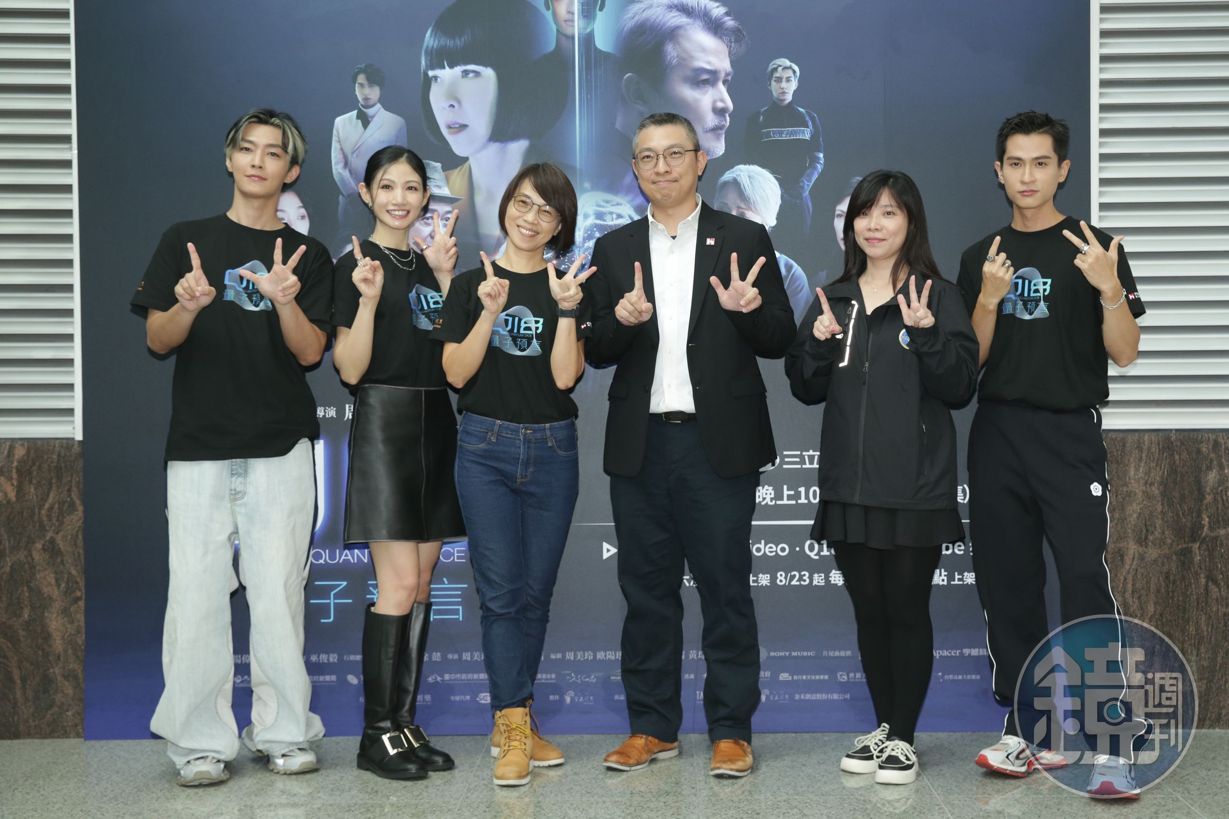 導演周美玲、藝人炎亞綸、石知田、李千娜外，鴻海副發言人黃欽旻出席《Q18量子預言》記者會。