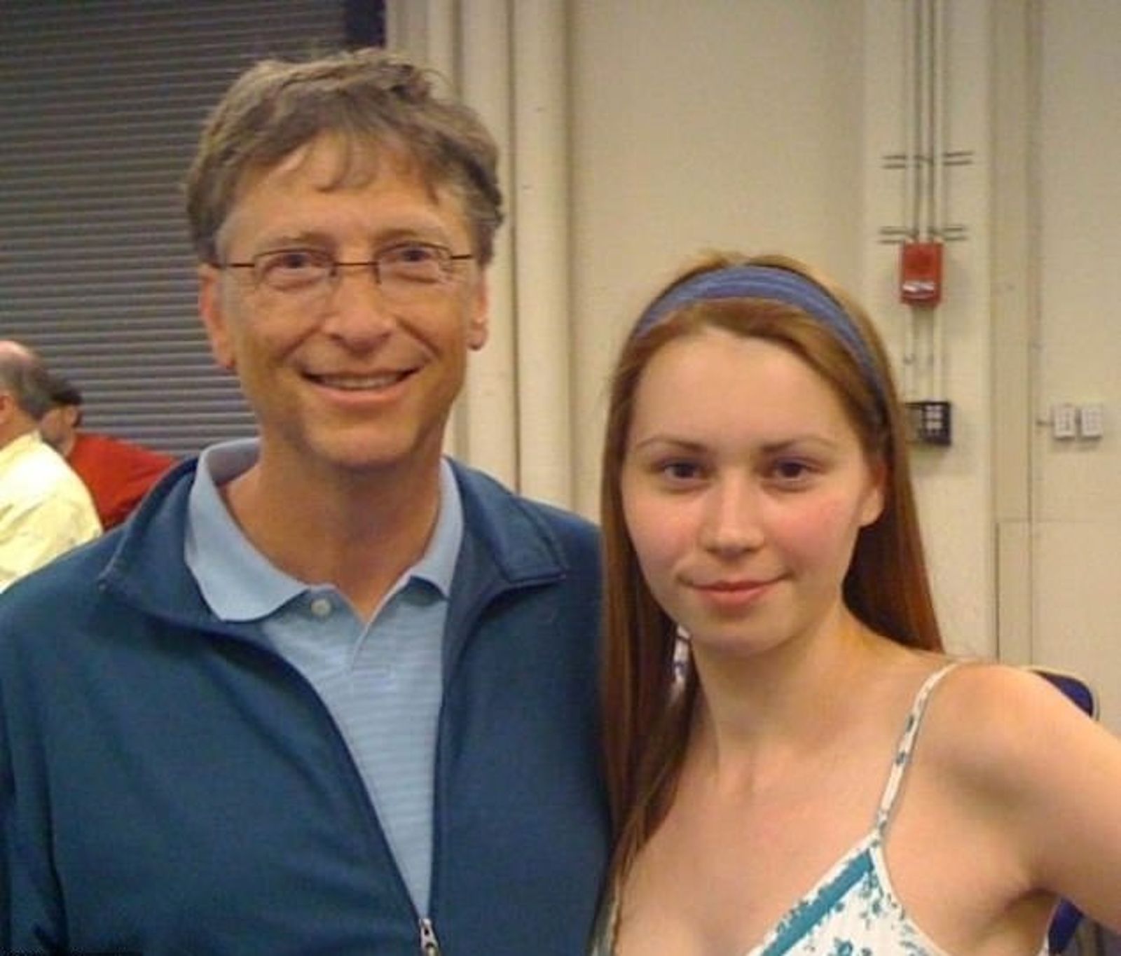 比爾蓋茲（左）和緋聞情婦米拉安東諾娃（右）。（翻攝臉書）